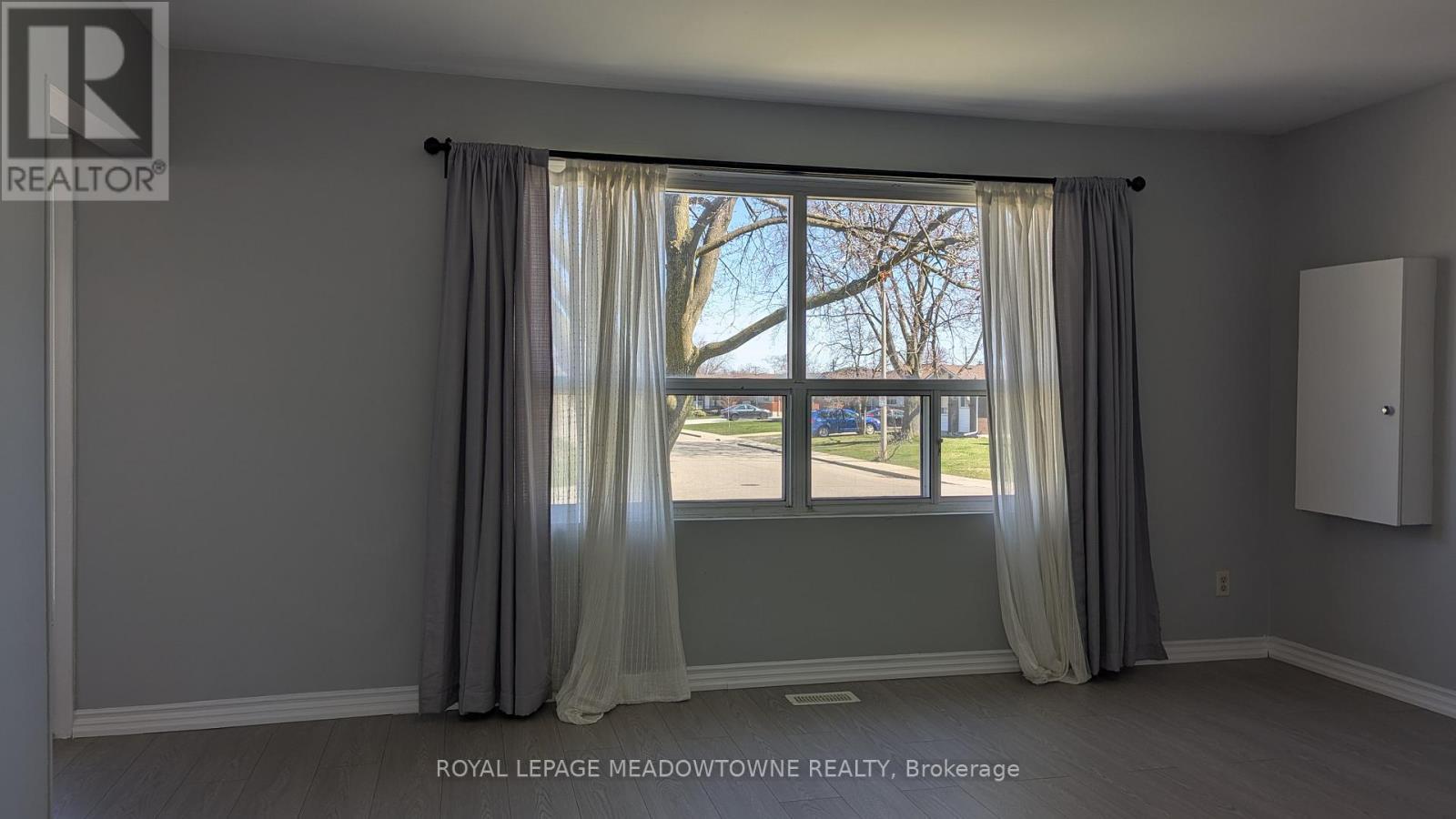 












UPPER - 11 MICHAEL AVENUE

,
Hamilton,




Ontario
L8T2Y2

