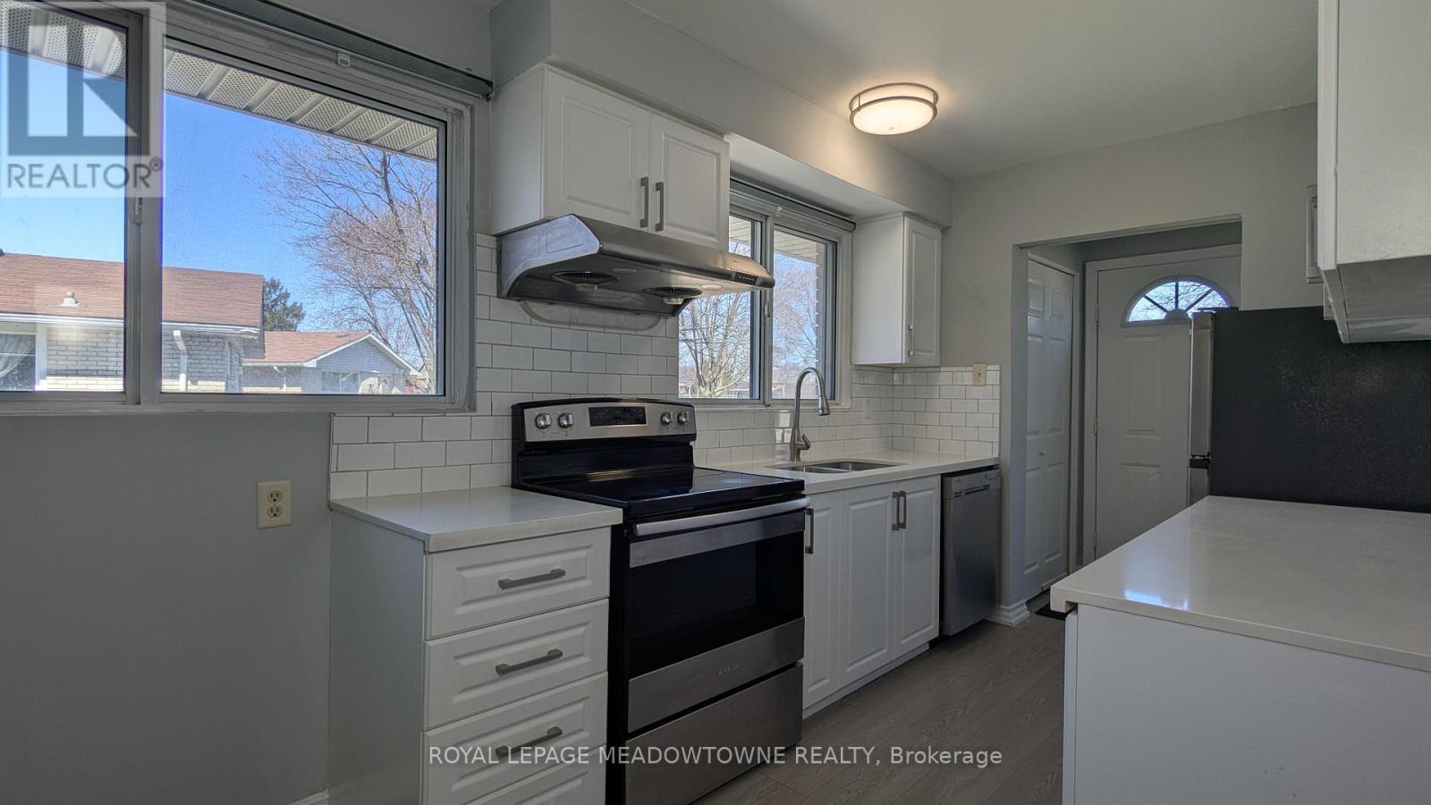 












UPPER - 11 MICHAEL AVENUE

,
Hamilton,




Ontario
L8T2Y2

