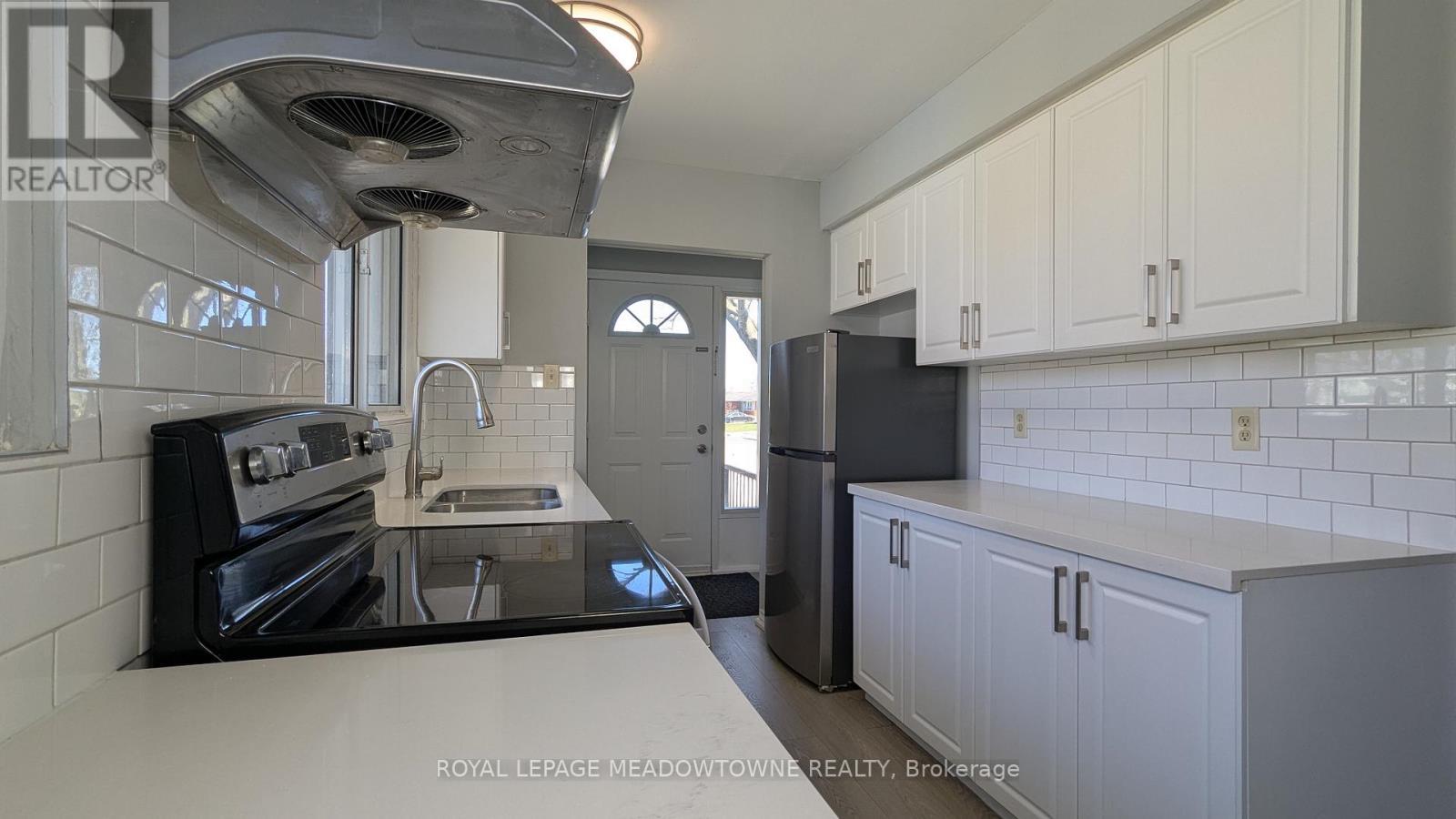 












UPPER - 11 MICHAEL AVENUE

,
Hamilton,




Ontario
L8T2Y2

