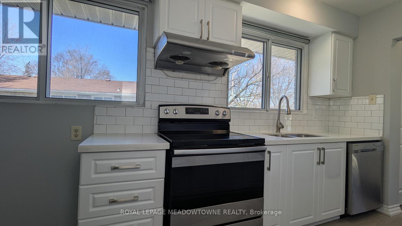 












UPPER - 11 MICHAEL AVENUE

,
Hamilton,




Ontario
L8T2Y2

