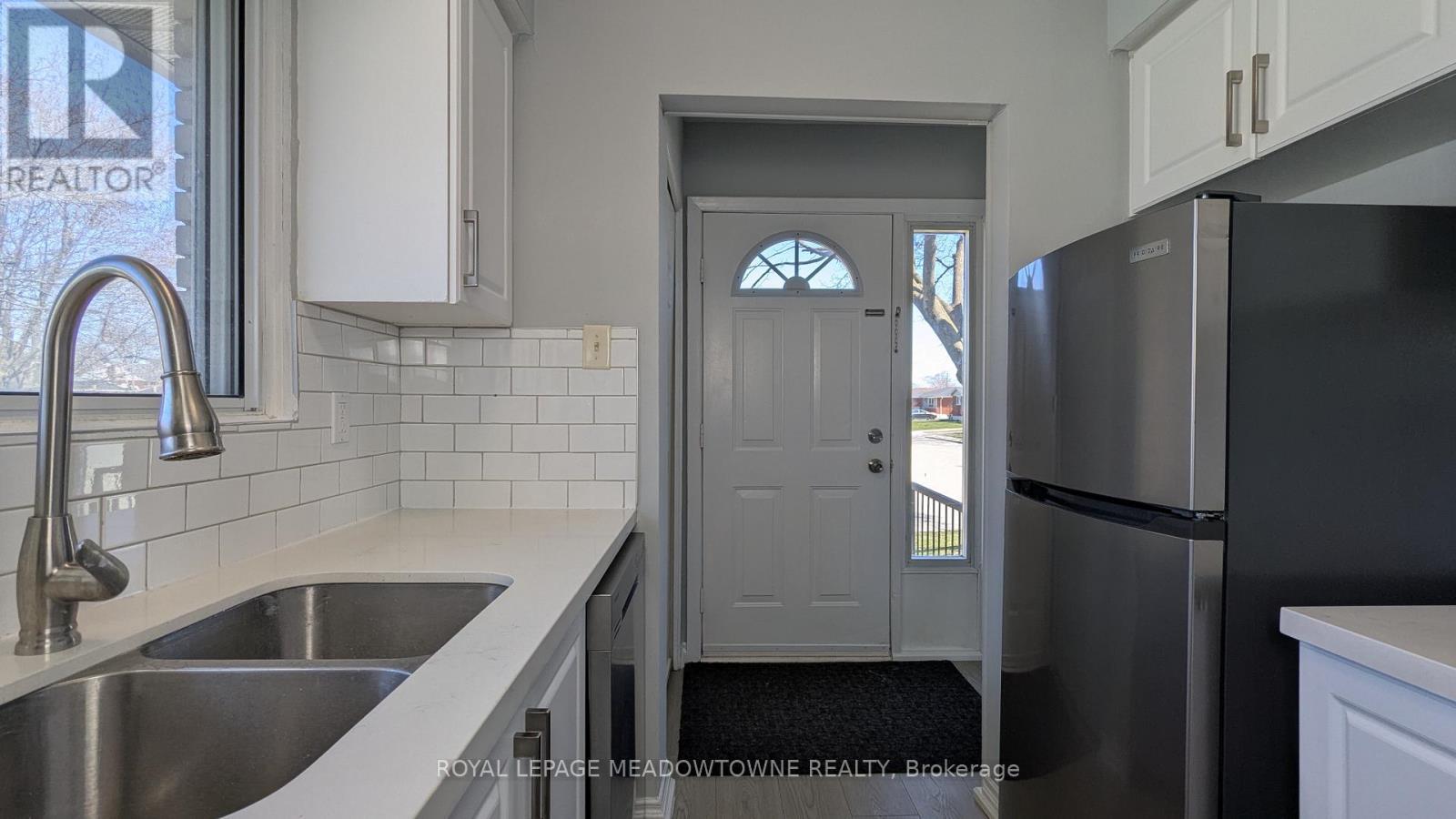 












UPPER - 11 MICHAEL AVENUE

,
Hamilton,




Ontario
L8T2Y2

