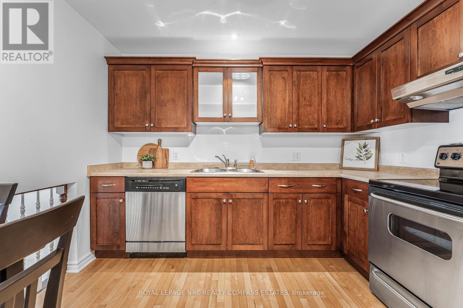 












14 HOPE AVENUE

,
Niagara-on-the-Lake (Virgil),




Ontario
L0S1T0

