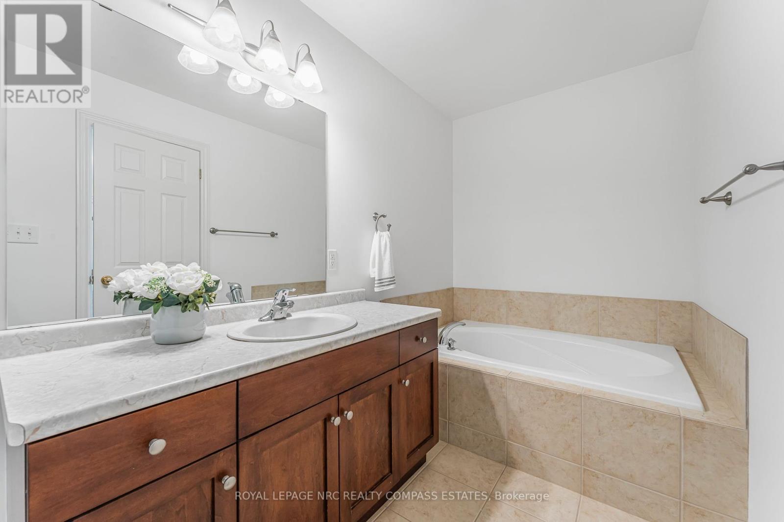












14 HOPE AVENUE

,
Niagara-on-the-Lake (Virgil),




Ontario
L0S1T0

