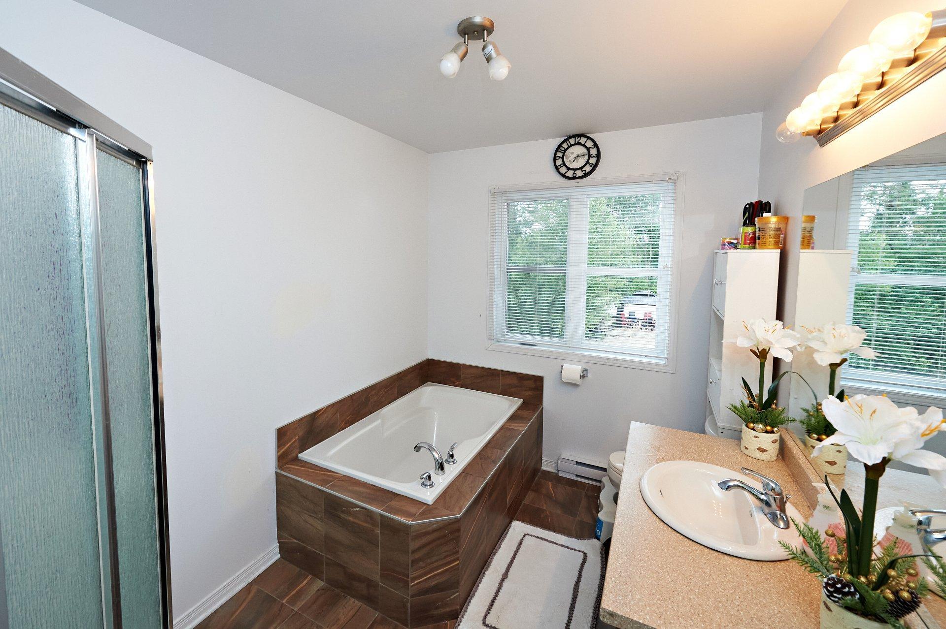 









142


Rue Lucien-Gendron

, 1,
Gatineau (Gatineau),




QC
J8P0J1

