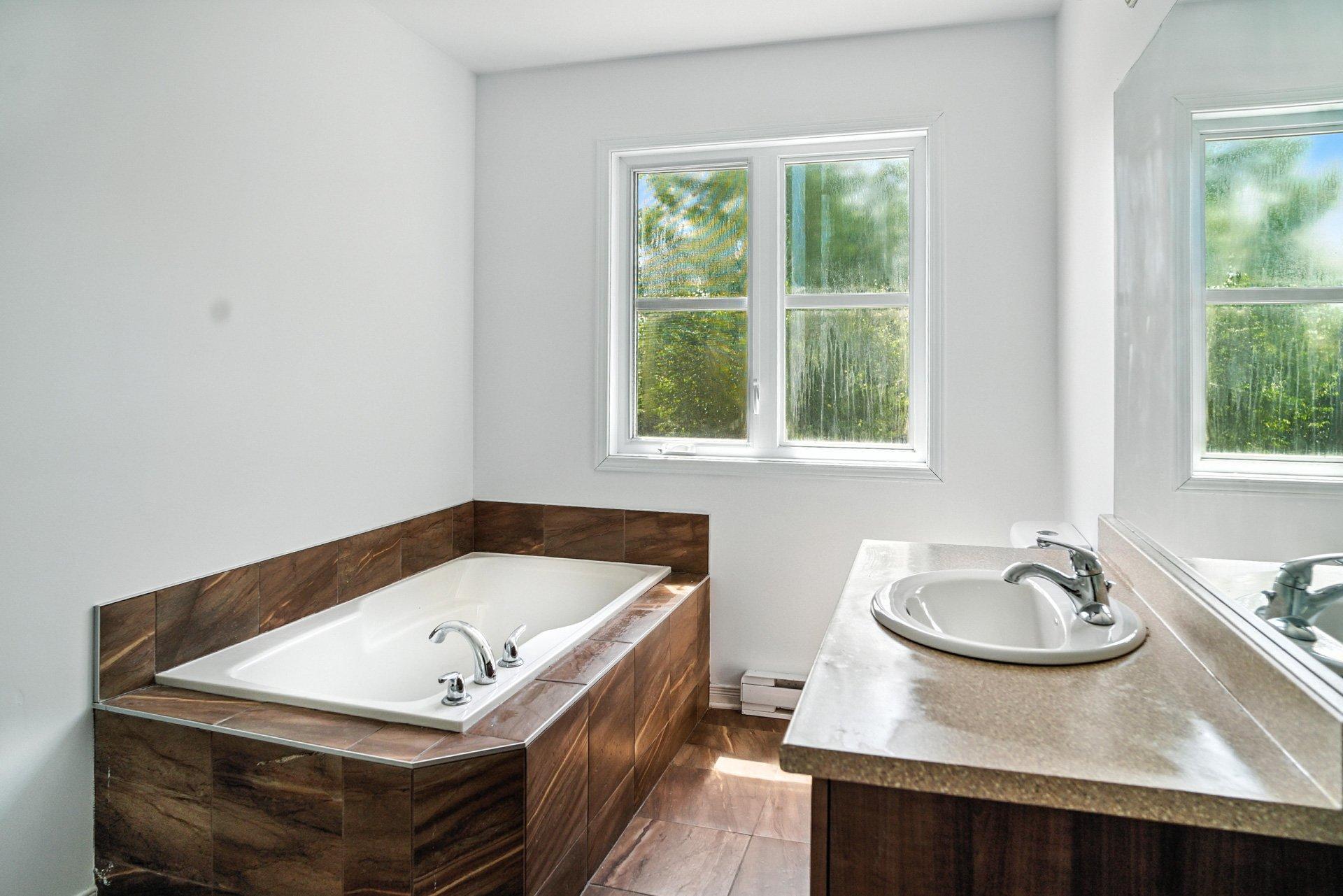 









142


Rue Lucien-Gendron

, 1,
Gatineau (Gatineau),




QC
J8P0J1

