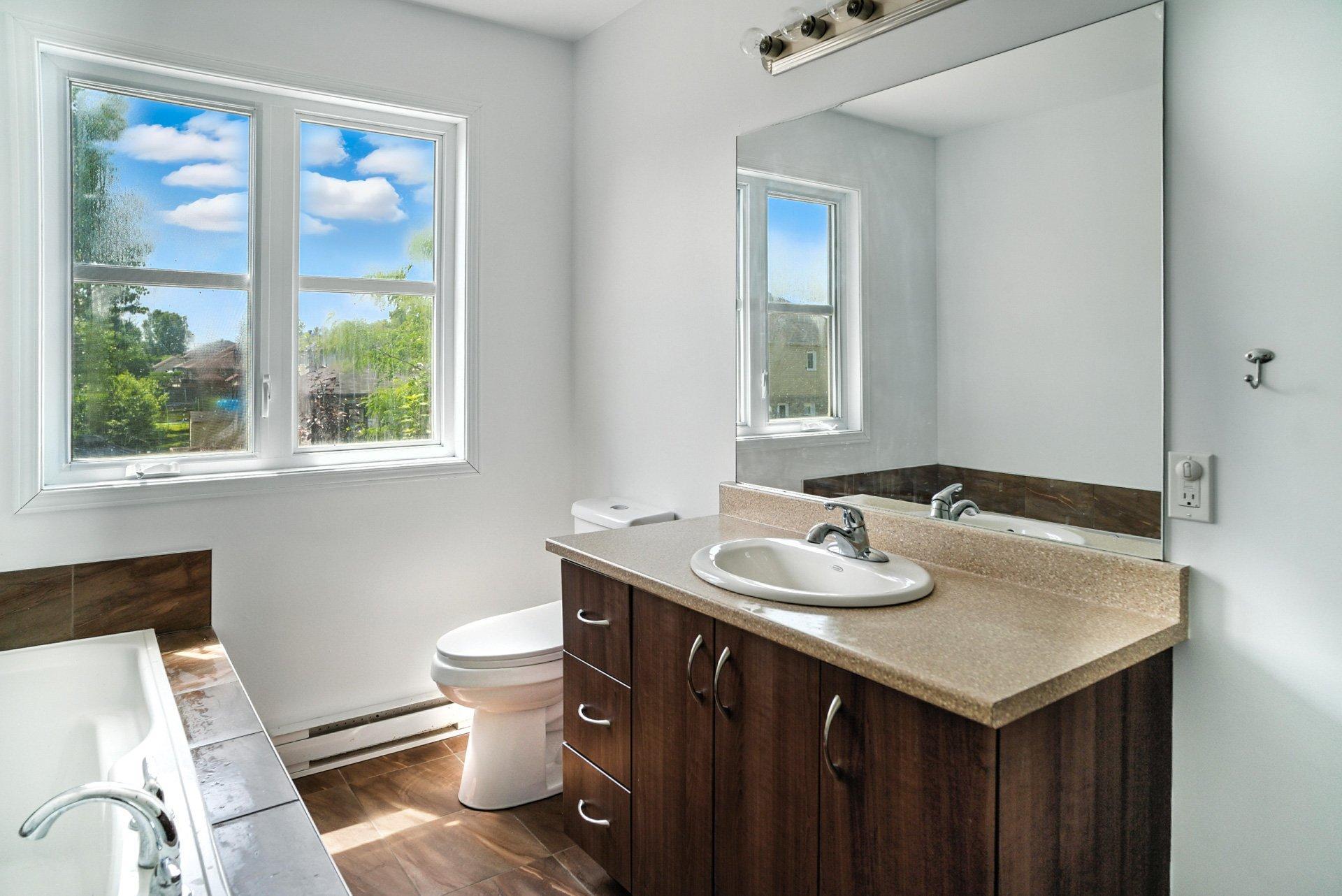 









142


Rue Lucien-Gendron

, 1,
Gatineau (Gatineau),




QC
J8P0J1

