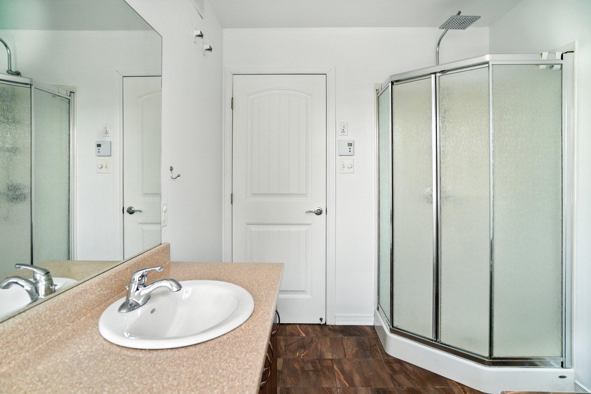 









142


Rue Lucien-Gendron

, 1,
Gatineau (Gatineau),




QC
J8P0J1


