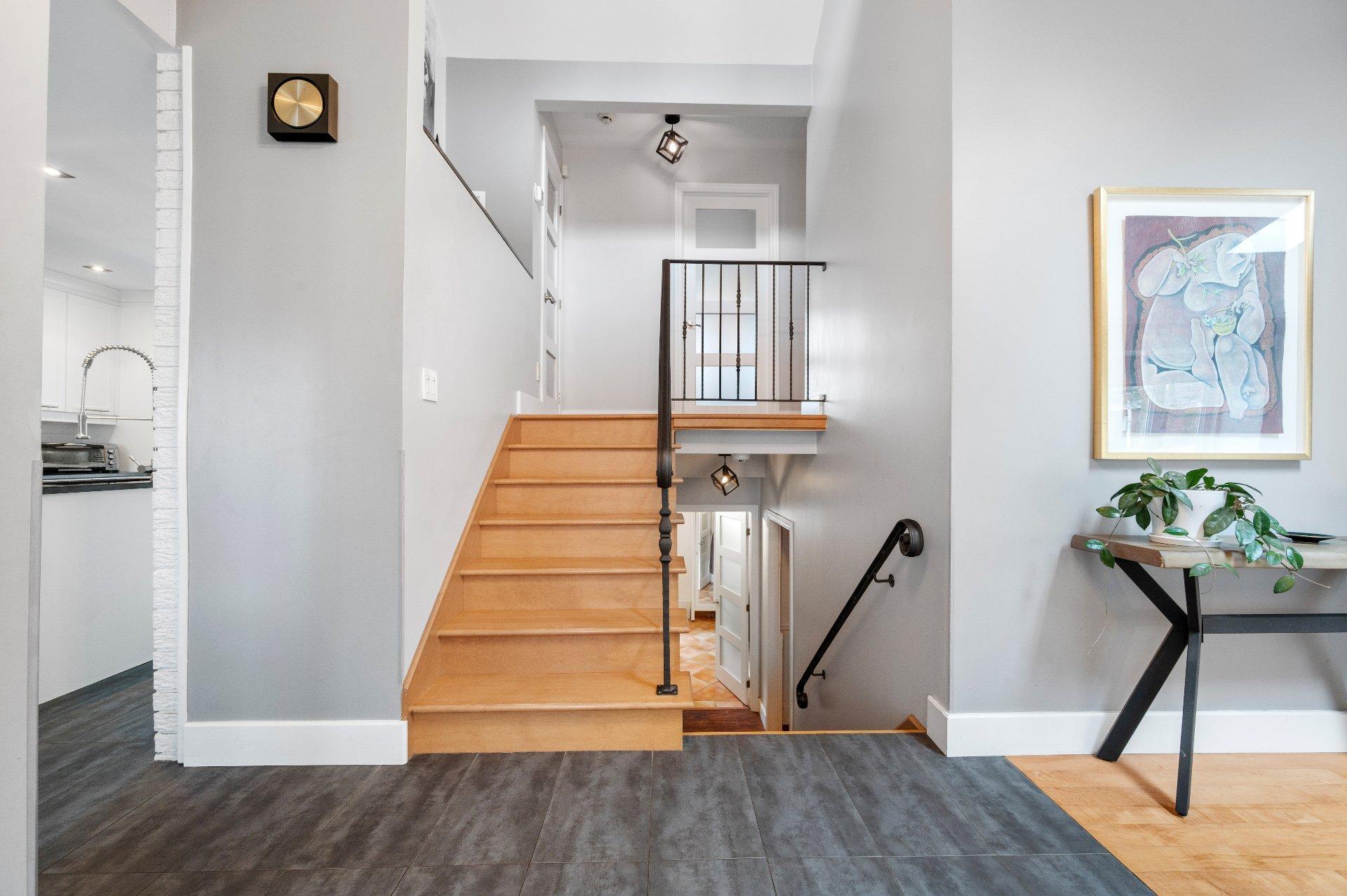 









838


Rue Gault

,
Mont-Saint-Hilaire,




QC
J3H3Y6

