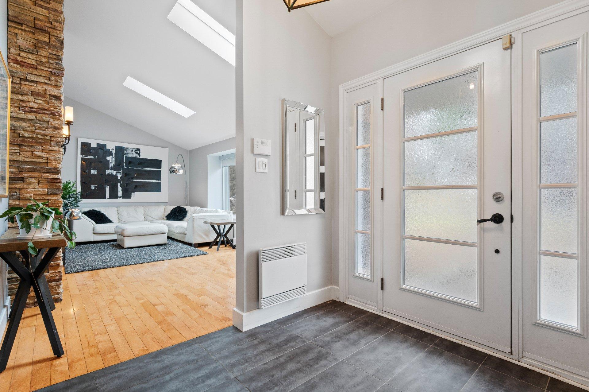 









838


Rue Gault

,
Mont-Saint-Hilaire,




QC
J3H3Y6

