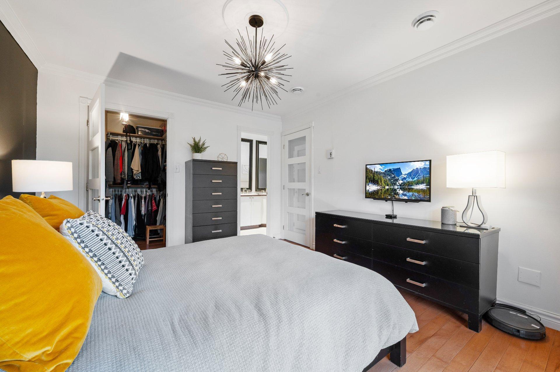 









838


Rue Gault

,
Mont-Saint-Hilaire,




QC
J3H3Y6

