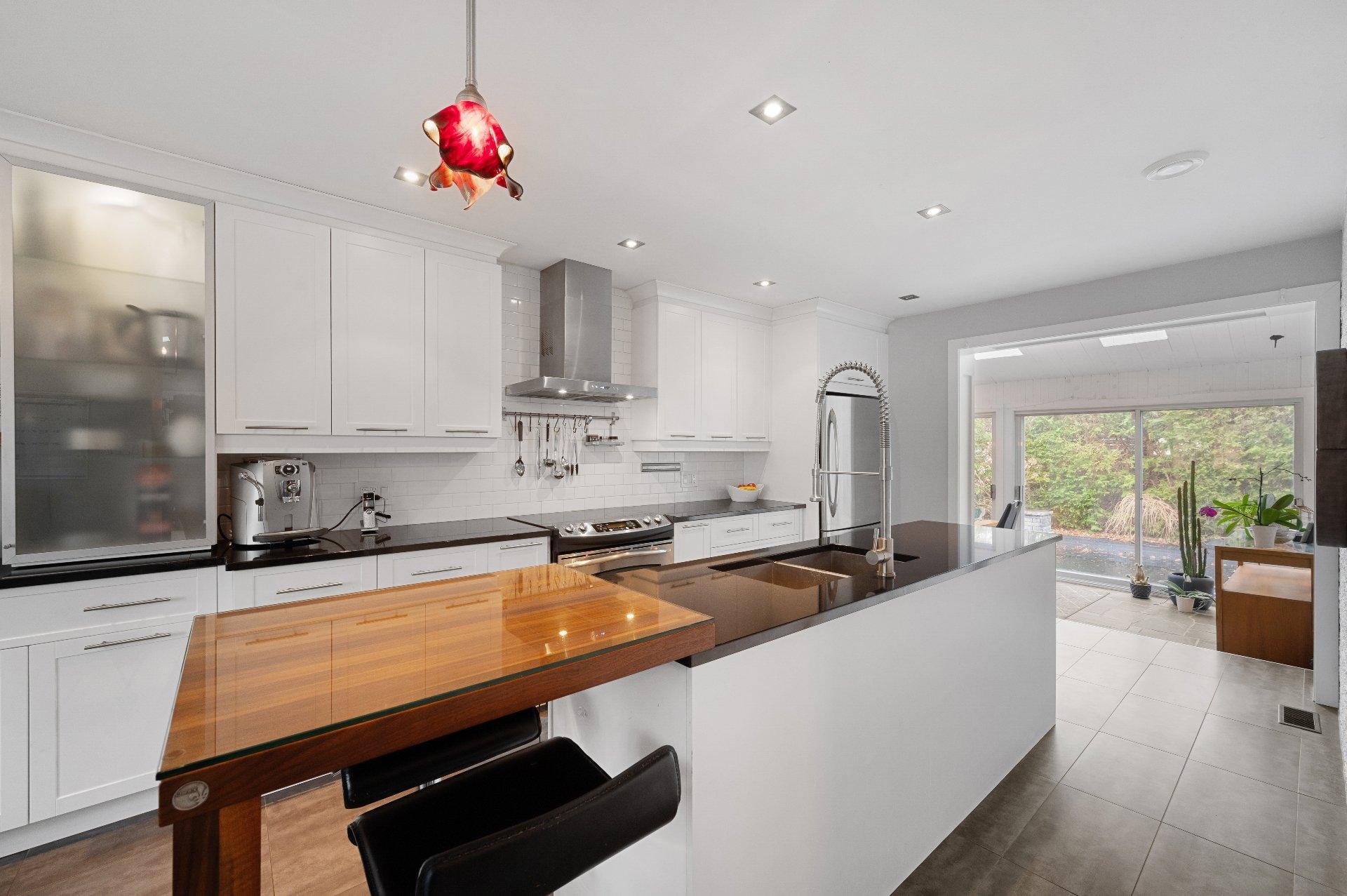 









838


Rue Gault

,
Mont-Saint-Hilaire,




QC
J3H3Y6

