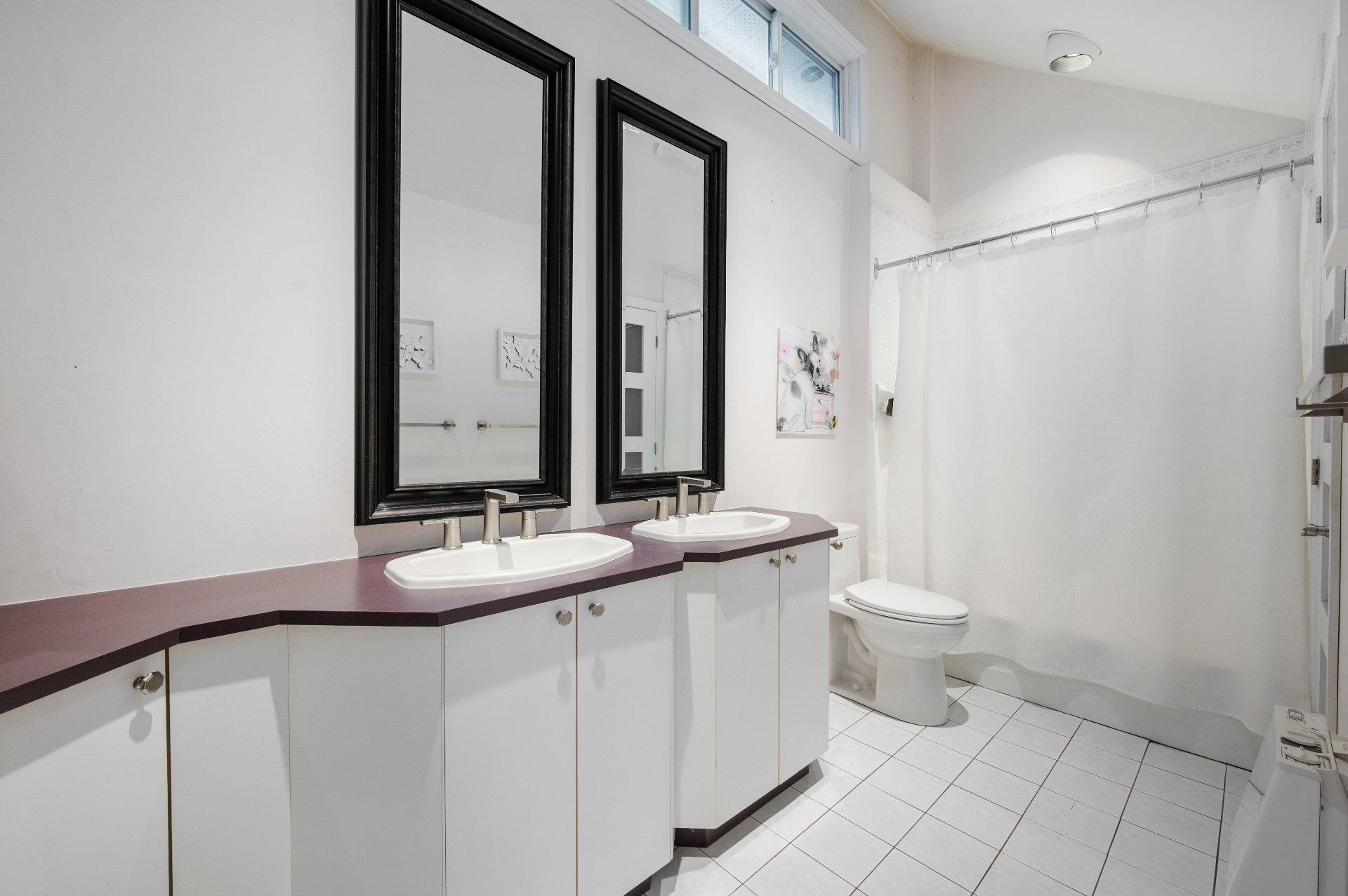 









838


Rue Gault

,
Mont-Saint-Hilaire,




QC
J3H3Y6

