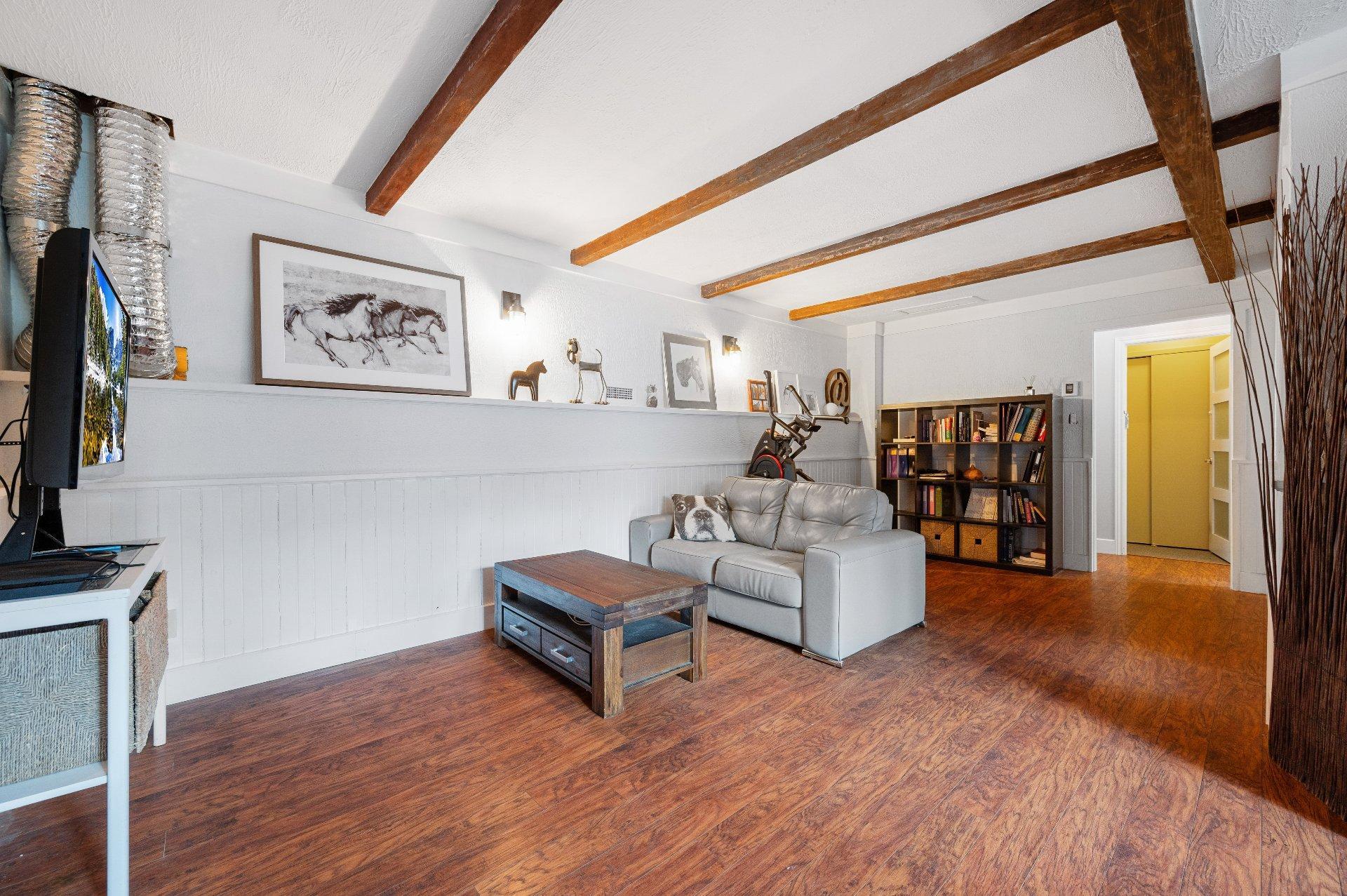 









838


Rue Gault

,
Mont-Saint-Hilaire,




QC
J3H3Y6

