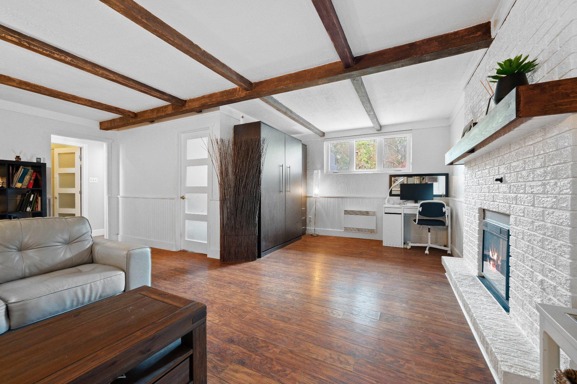 









838


Rue Gault

,
Mont-Saint-Hilaire,




QC
J3H3Y6

