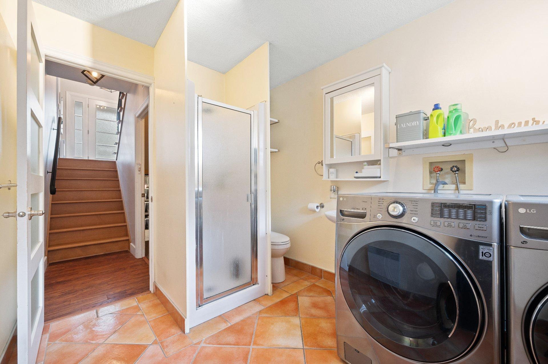 









838


Rue Gault

,
Mont-Saint-Hilaire,




QC
J3H3Y6

