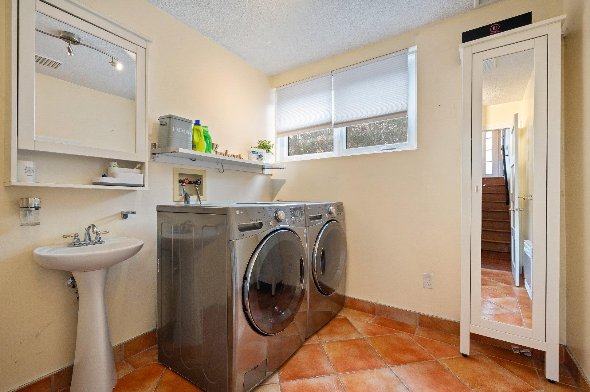 









838


Rue Gault

,
Mont-Saint-Hilaire,




QC
J3H3Y6

