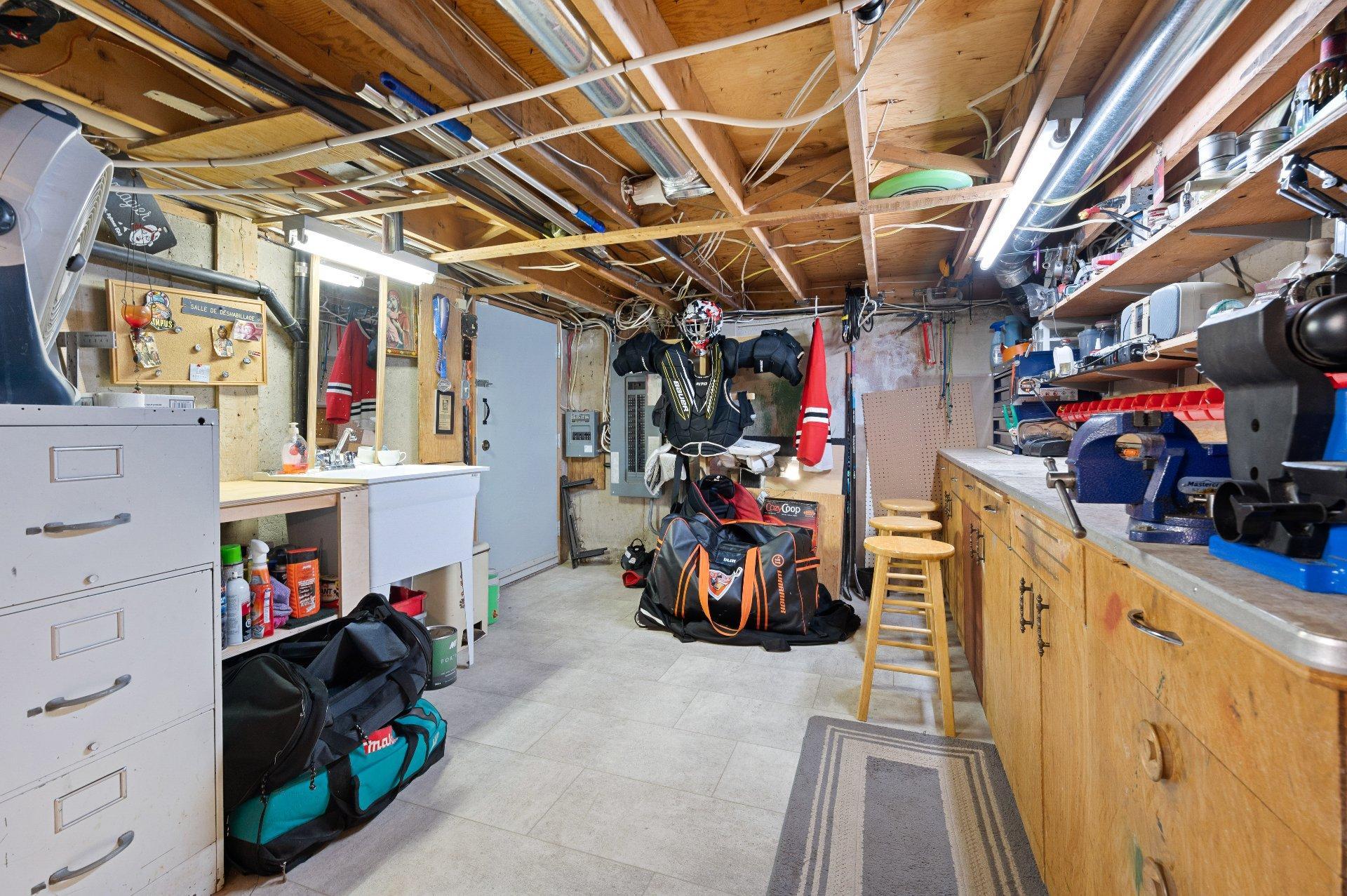 









838


Rue Gault

,
Mont-Saint-Hilaire,




QC
J3H3Y6

