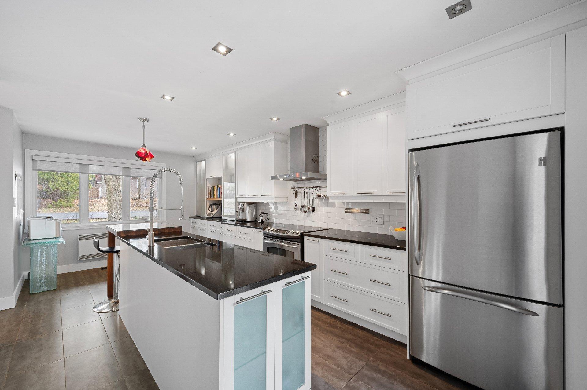 









838


Rue Gault

,
Mont-Saint-Hilaire,




QC
J3H3Y6

