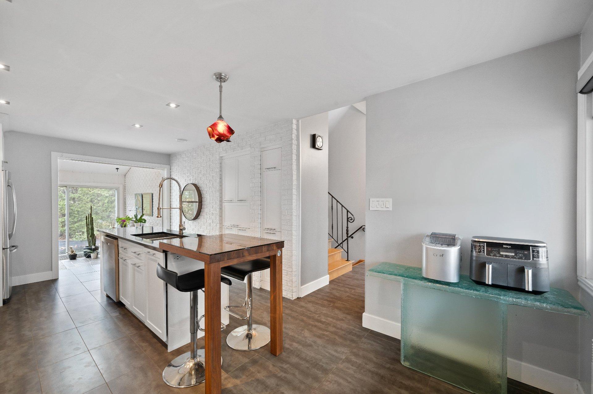 









838


Rue Gault

,
Mont-Saint-Hilaire,




QC
J3H3Y6

