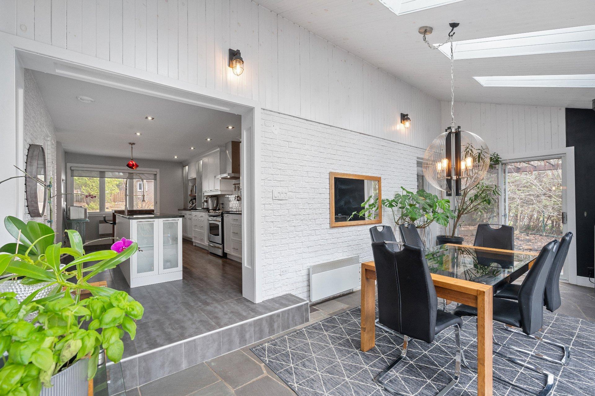 









838


Rue Gault

,
Mont-Saint-Hilaire,




QC
J3H3Y6

