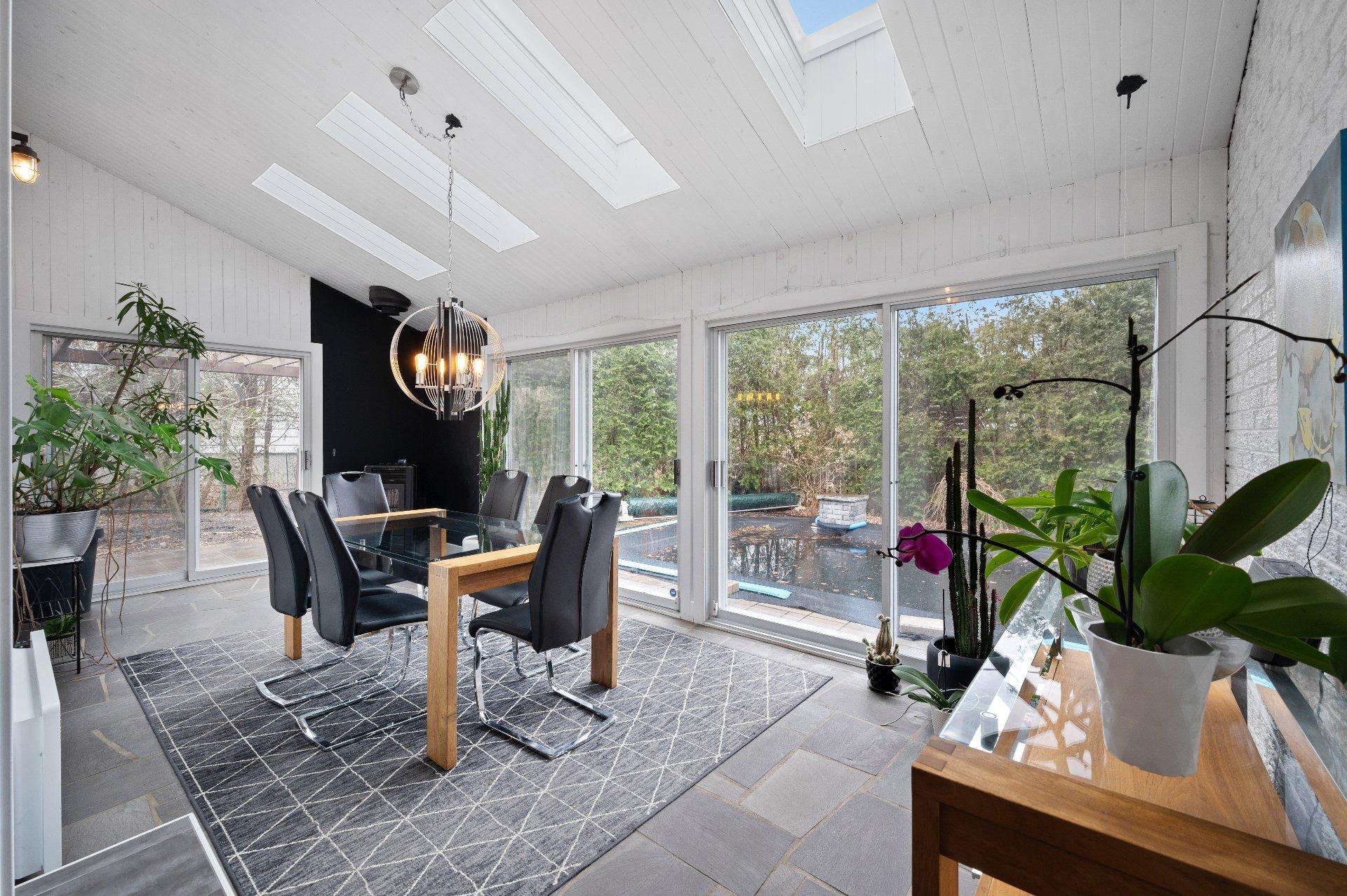 









838


Rue Gault

,
Mont-Saint-Hilaire,




QC
J3H3Y6

