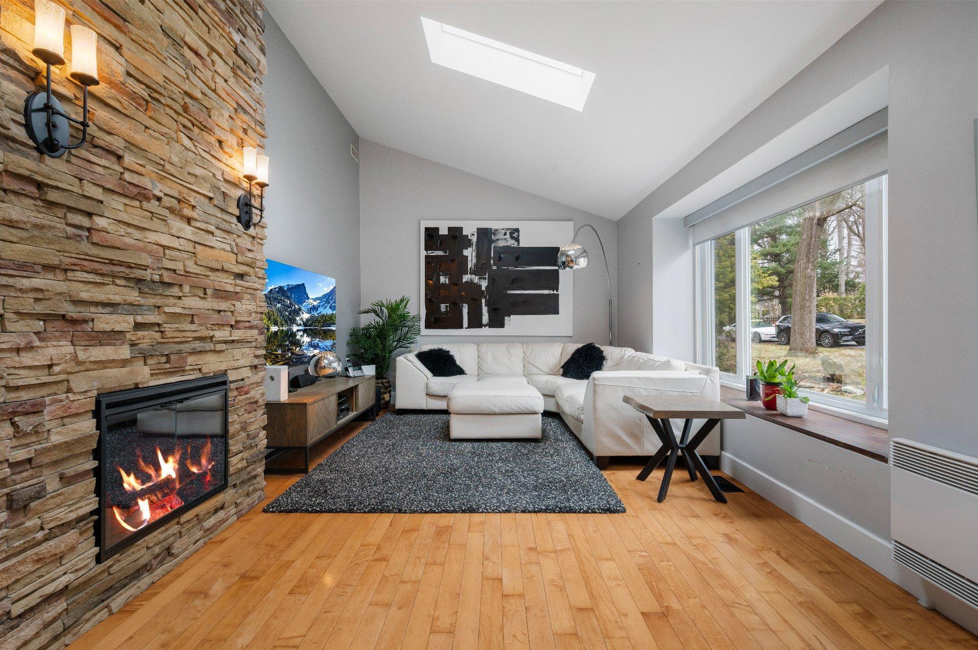 









838


Rue Gault

,
Mont-Saint-Hilaire,




QC
J3H3Y6

