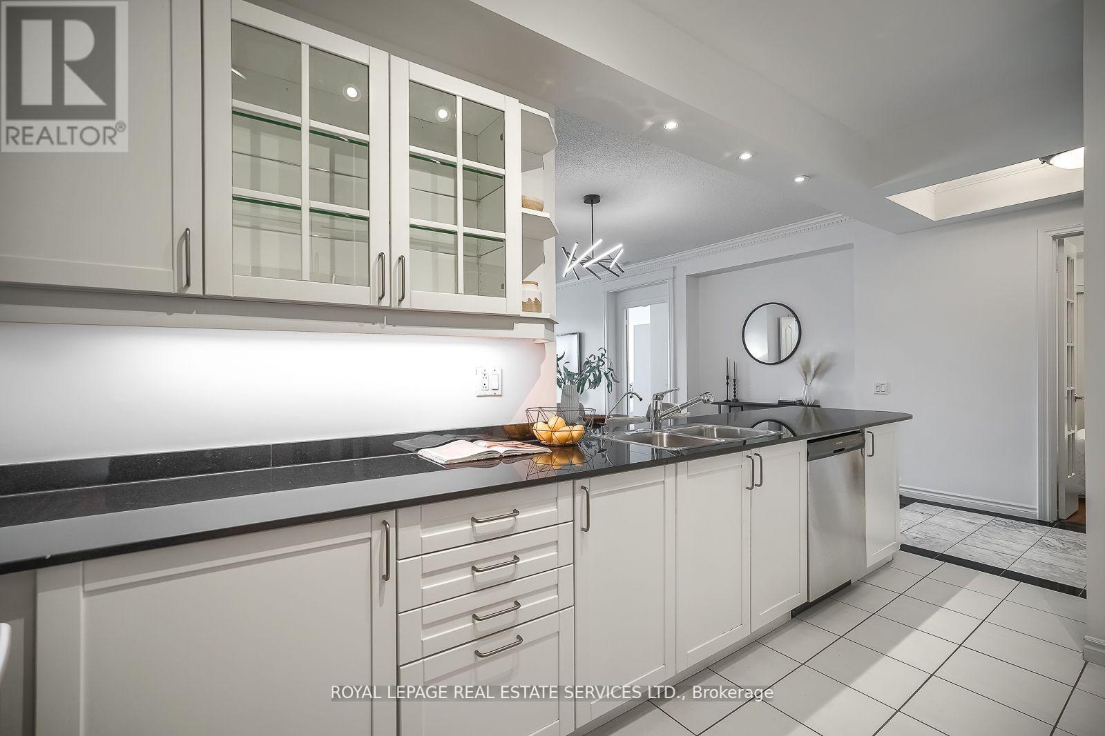 












811 - 18 WILLIAM CARSON CRESCENT E

,
Toronto,




Ontario
M2P2G6

