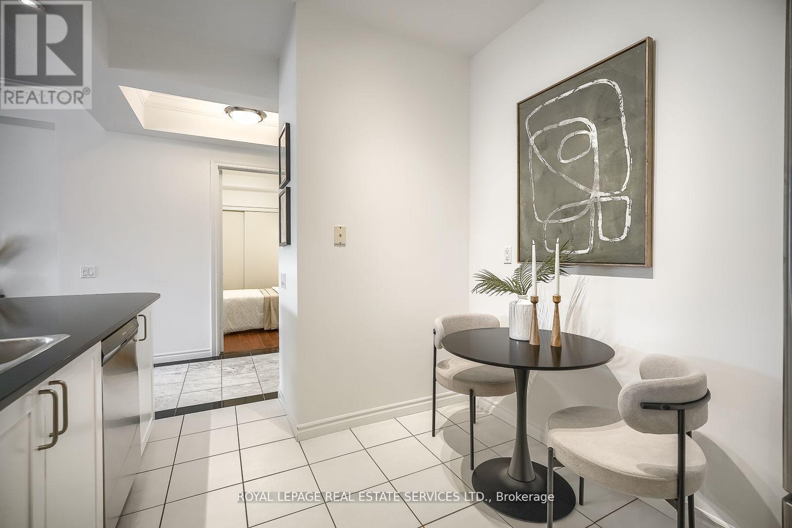 












811 - 18 WILLIAM CARSON CRESCENT E

,
Toronto,




Ontario
M2P2G6

