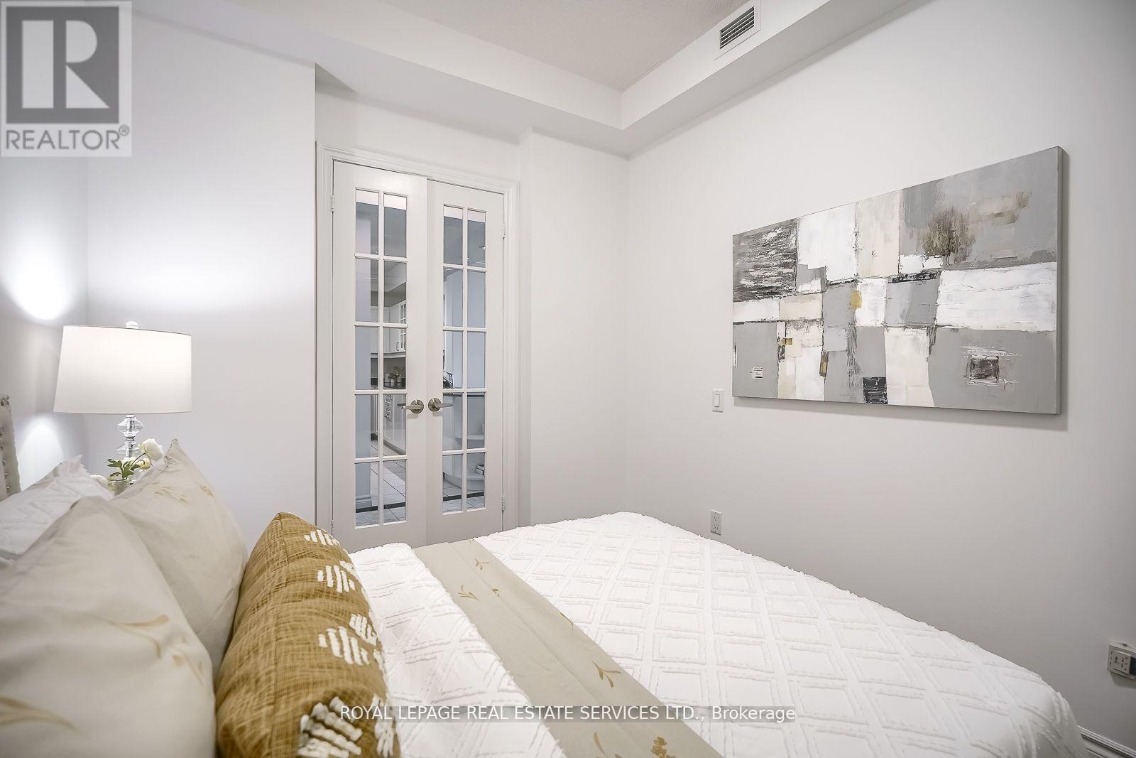 












811 - 18 WILLIAM CARSON CRESCENT E

,
Toronto,




Ontario
M2P2G6

