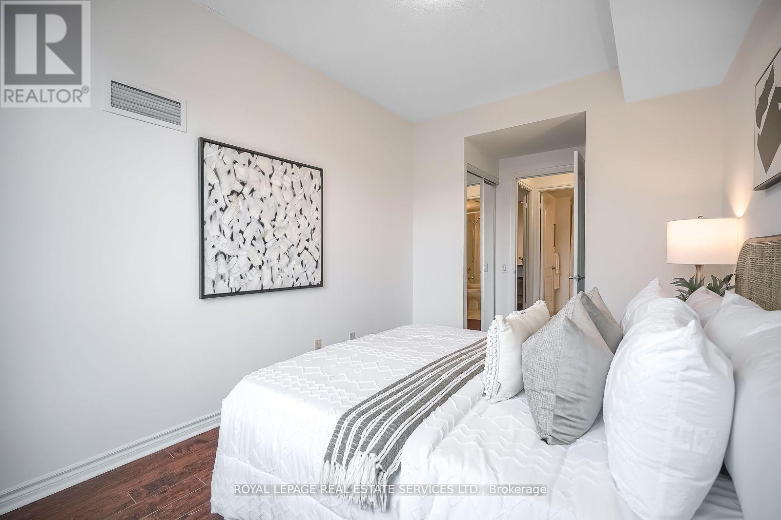 












811 - 18 WILLIAM CARSON CRESCENT E

,
Toronto,




Ontario
M2P2G6

