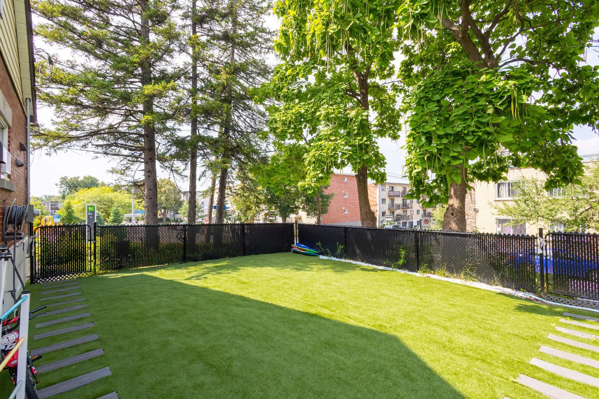









11285


Av. Garon

,
Montréal (Montréal-Nord),




QC
H1H3T5

