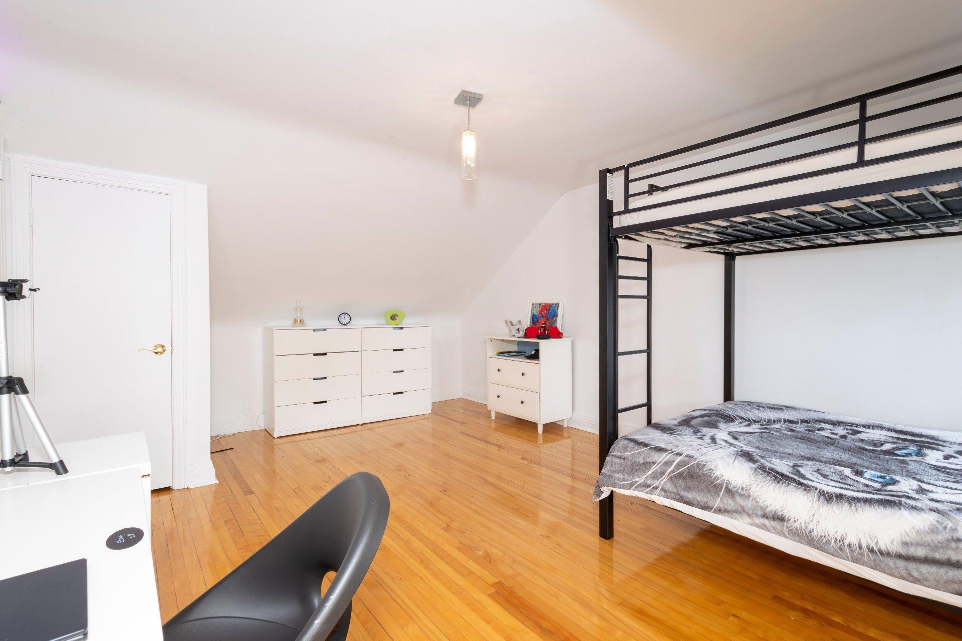 









11285


Av. Garon

,
Montréal (Montréal-Nord),




QC
H1H3T5

