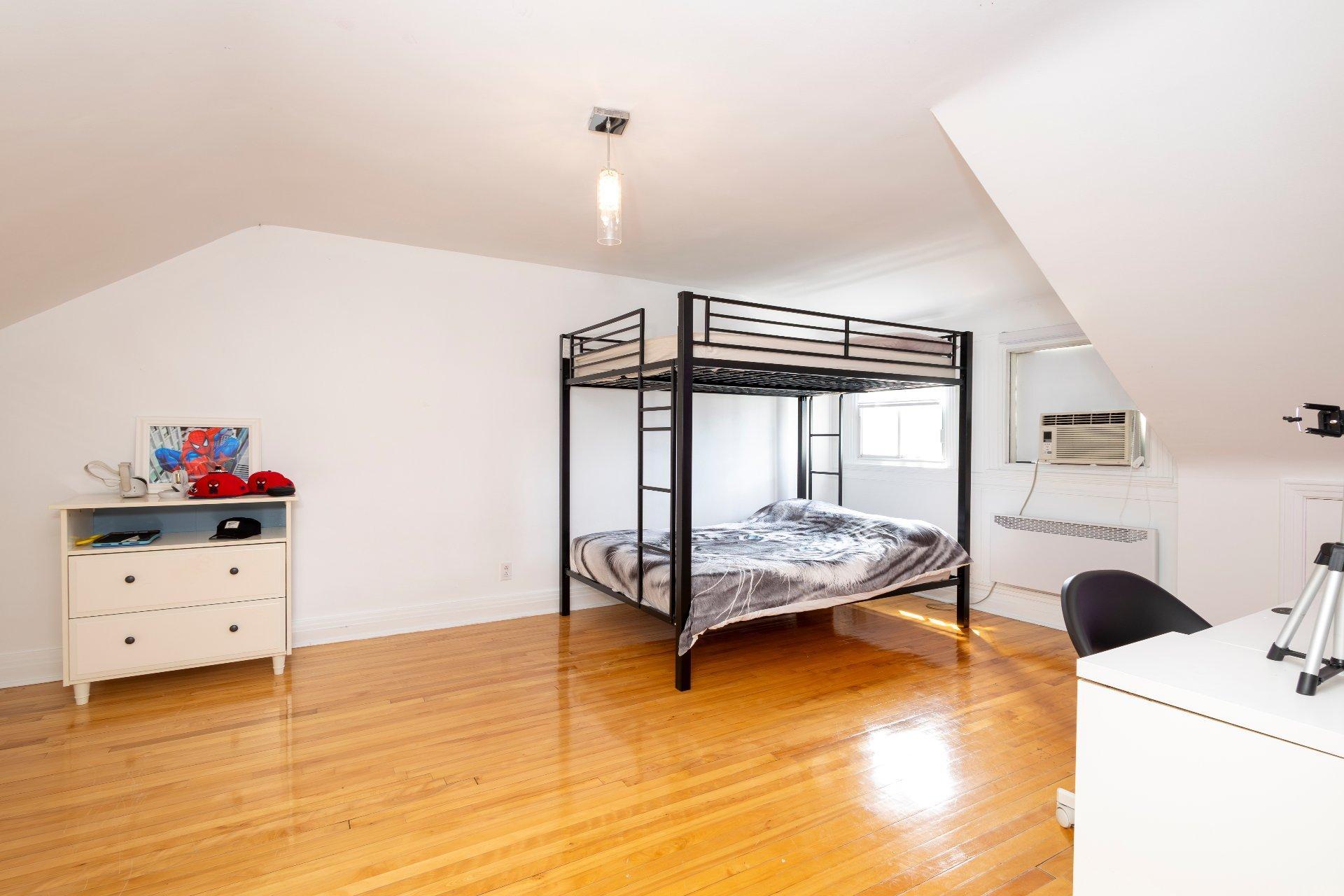 









11285


Av. Garon

,
Montréal (Montréal-Nord),




QC
H1H3T5

