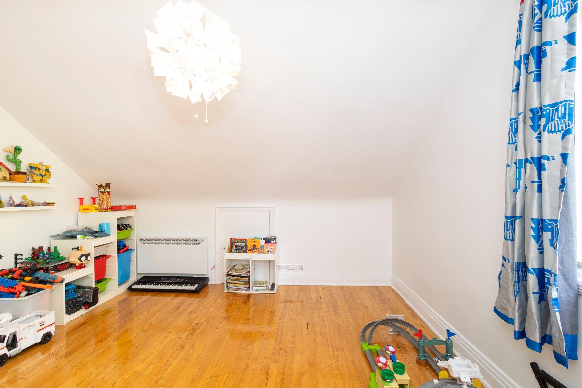 









11285


Av. Garon

,
Montréal (Montréal-Nord),




QC
H1H3T5

