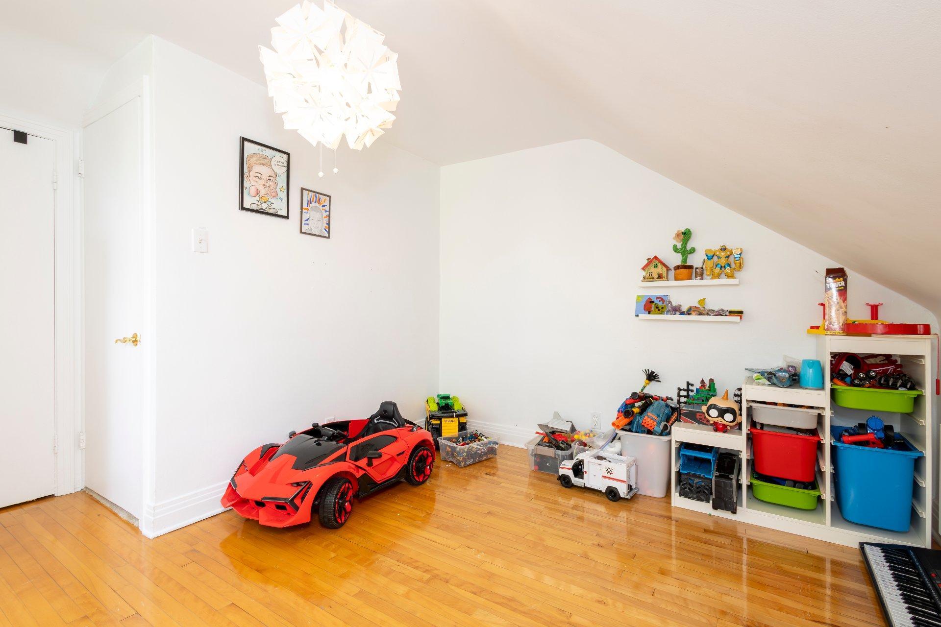 









11285


Av. Garon

,
Montréal (Montréal-Nord),




QC
H1H3T5

