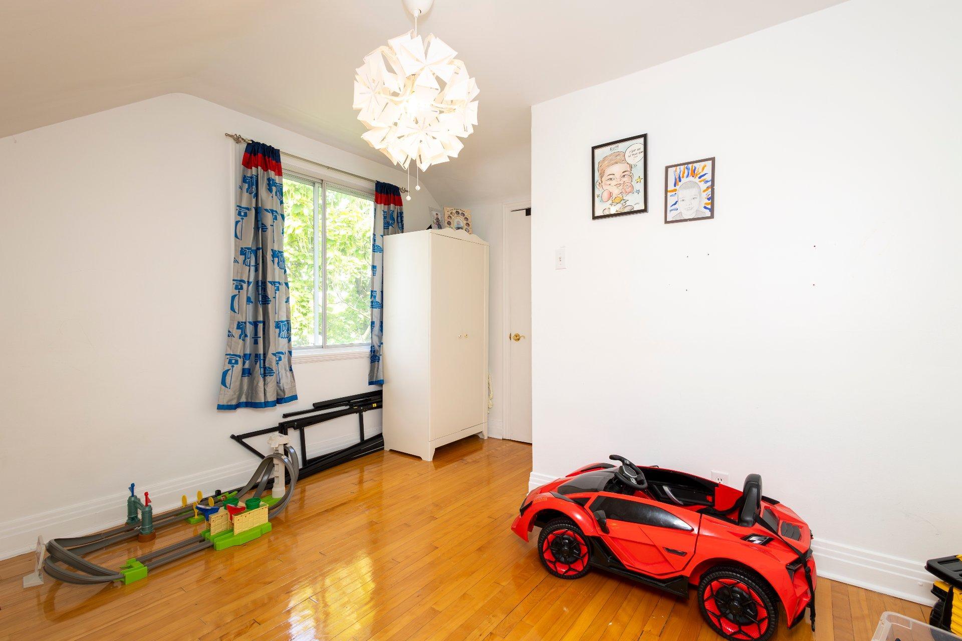 









11285


Av. Garon

,
Montréal (Montréal-Nord),




QC
H1H3T5

