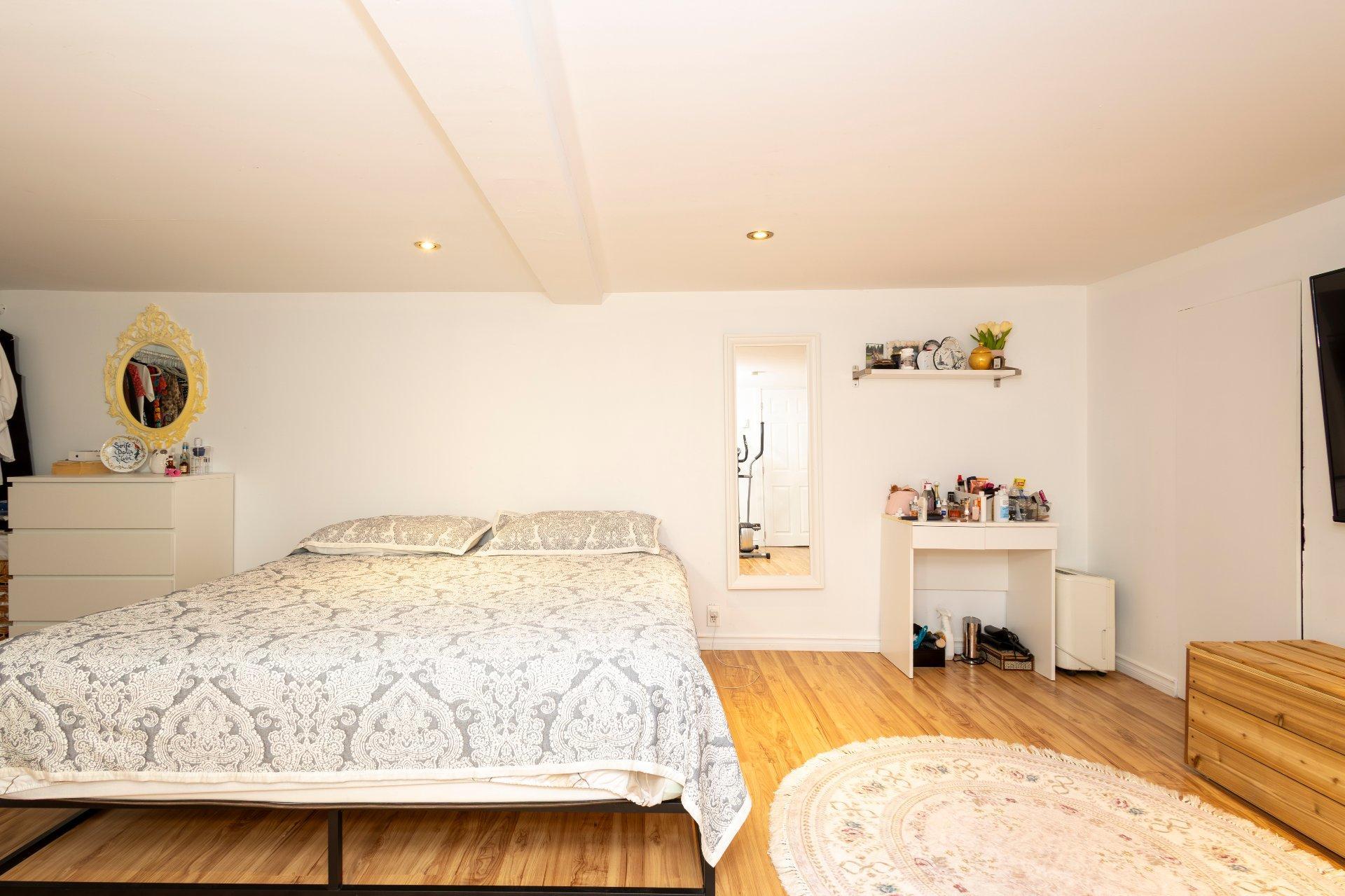 









11285


Av. Garon

,
Montréal (Montréal-Nord),




QC
H1H3T5


