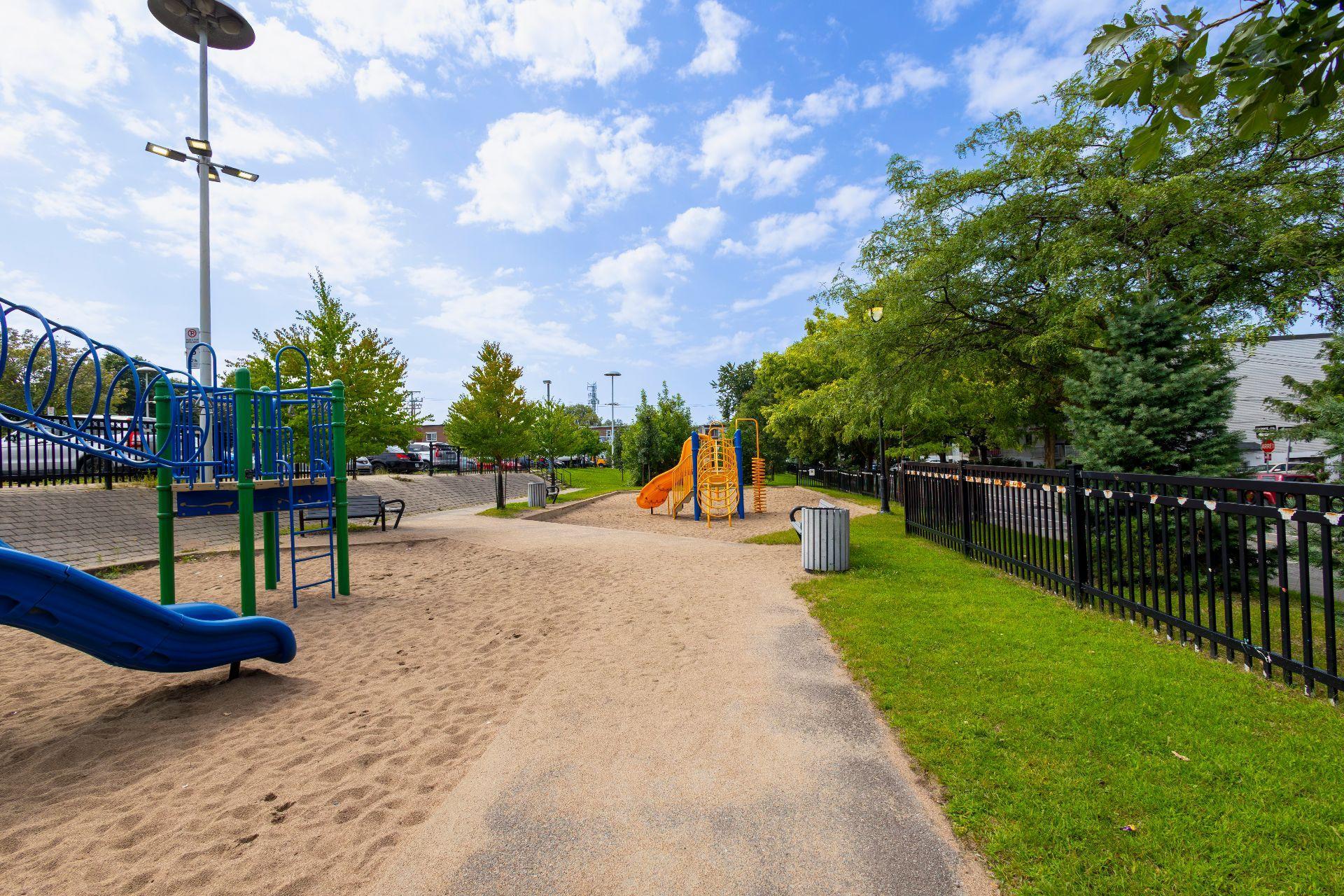 









11285


Av. Garon

,
Montréal (Montréal-Nord),




QC
H1H3T5

