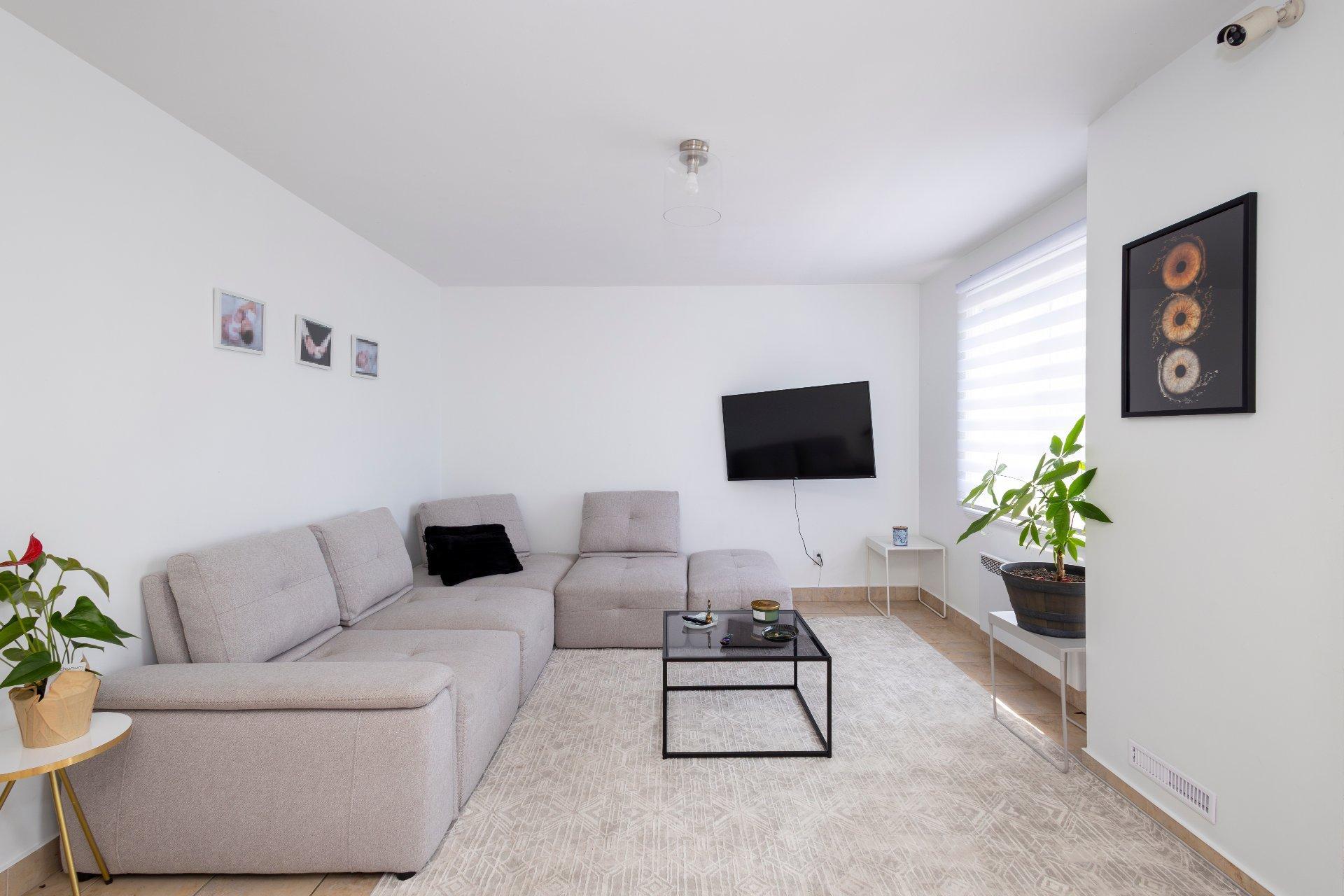 









11285


Av. Garon

,
Montréal (Montréal-Nord),




QC
H1H3T5

