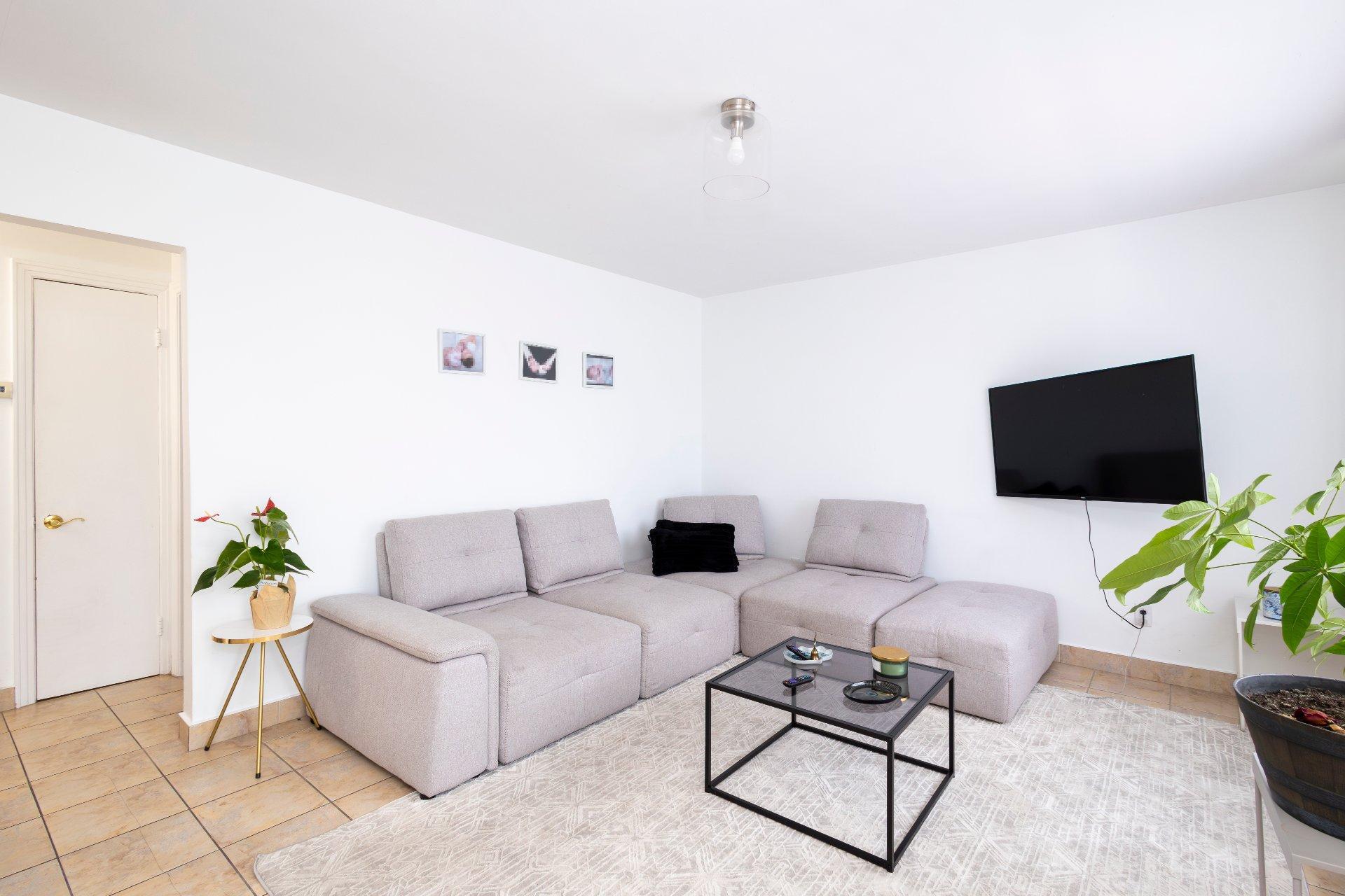 









11285


Av. Garon

,
Montréal (Montréal-Nord),




QC
H1H3T5


