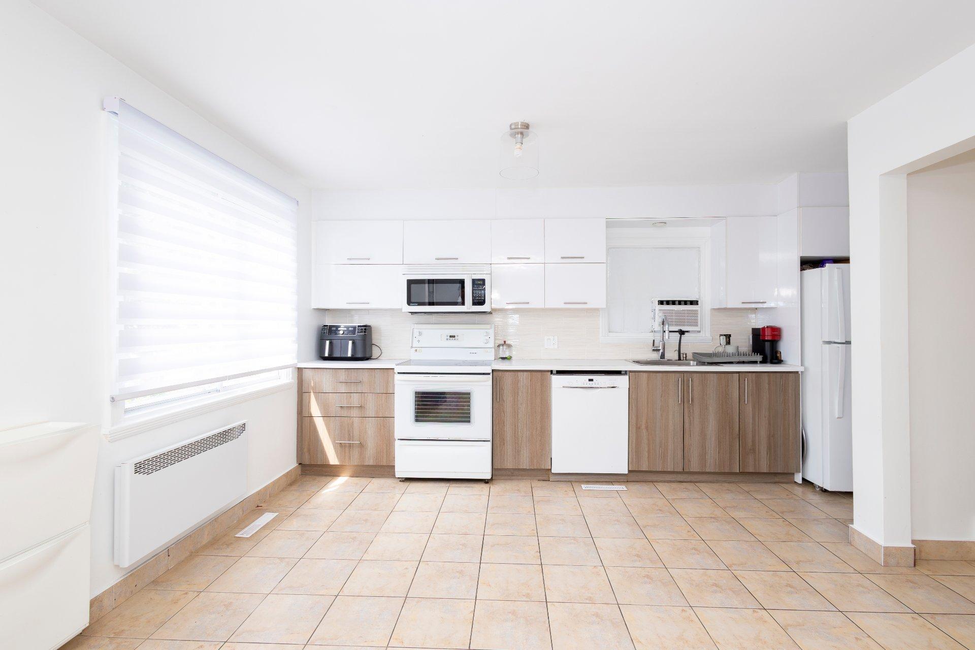









11285


Av. Garon

,
Montréal (Montréal-Nord),




QC
H1H3T5

