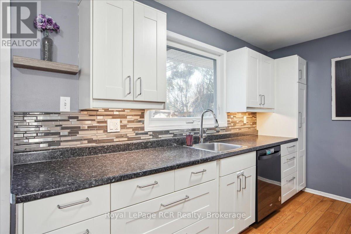 












685 5TH AVENUE W

,
Owen Sound,




Ontario
N4K5A2


