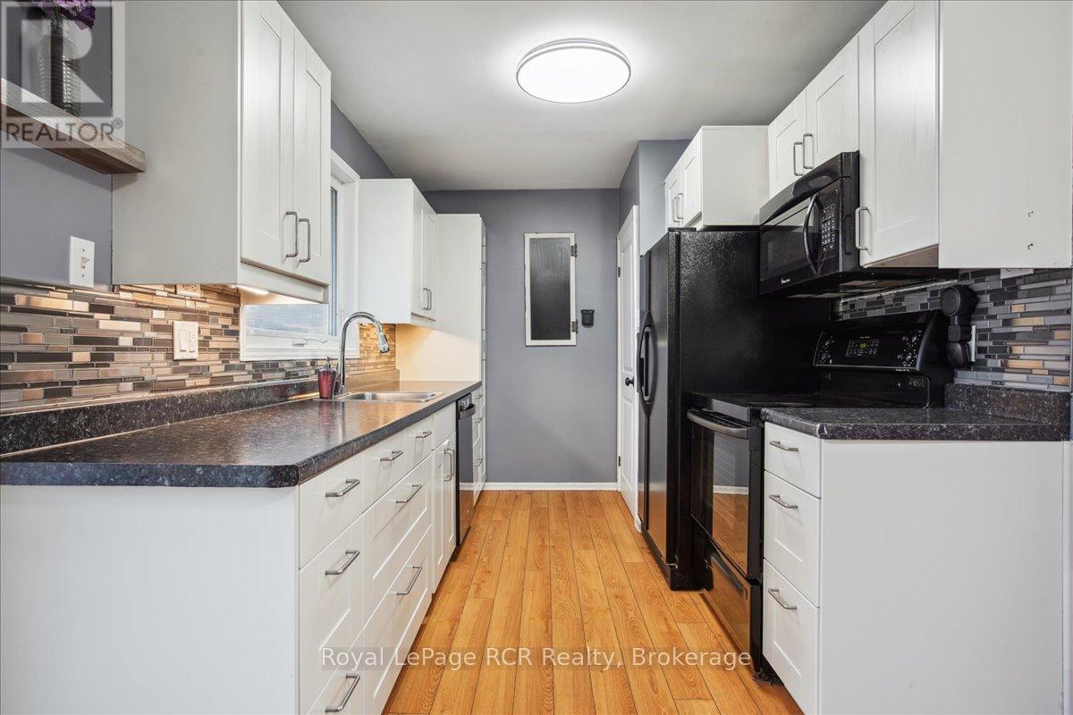 












685 5TH AVENUE W

,
Owen Sound,




Ontario
N4K5A2

