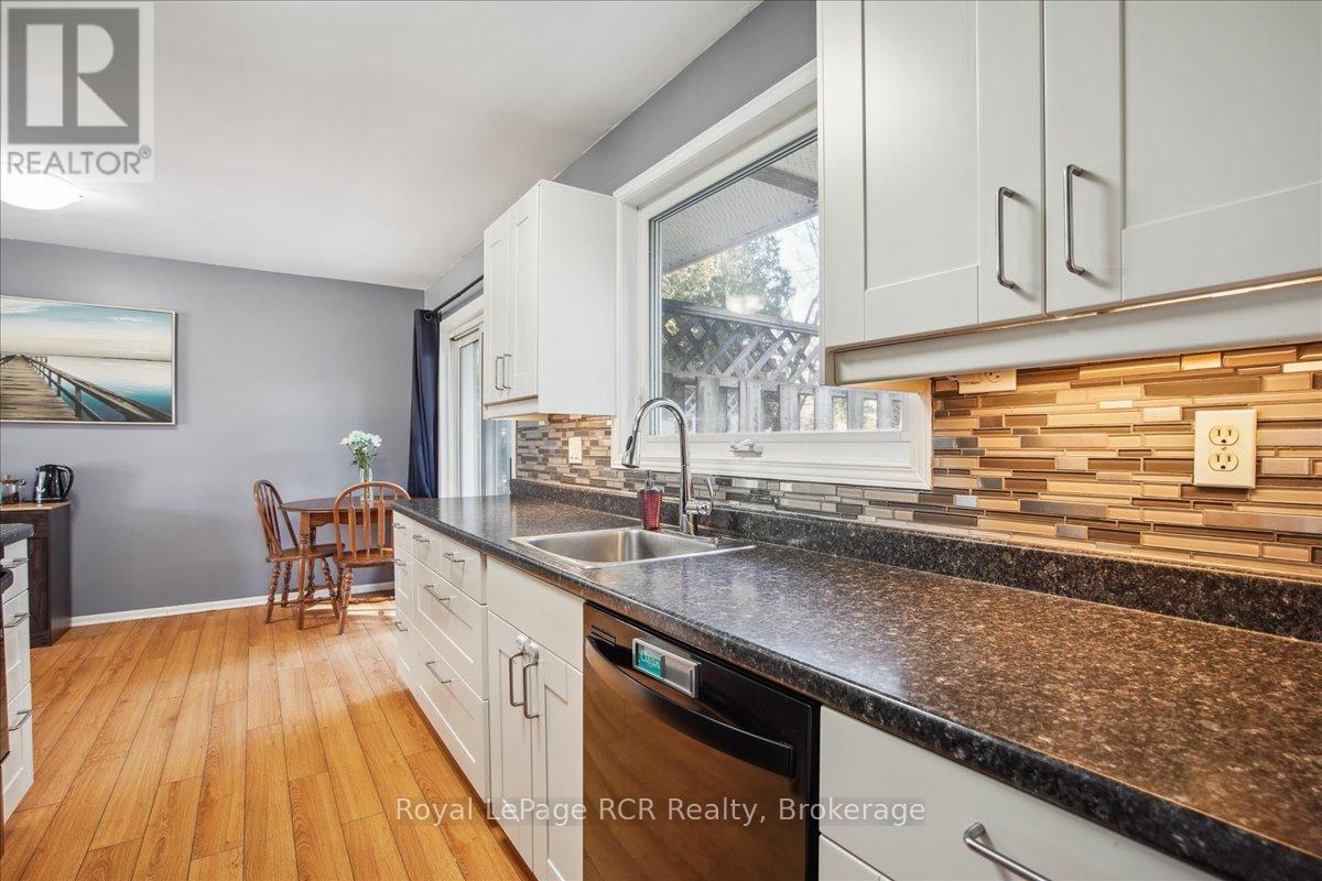 












685 5TH AVENUE W

,
Owen Sound,




Ontario
N4K5A2

