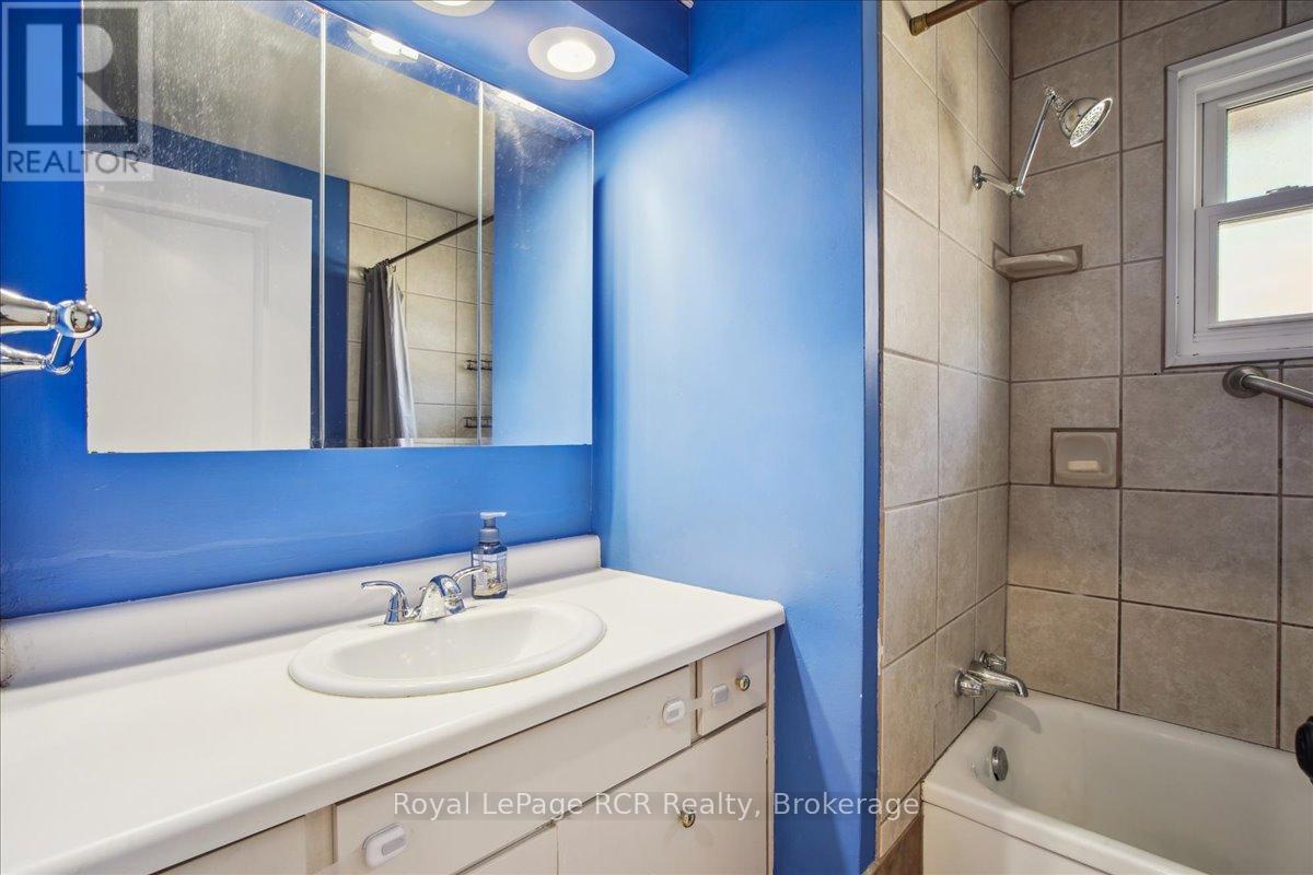 












685 5TH AVENUE W

,
Owen Sound,




Ontario
N4K5A2

