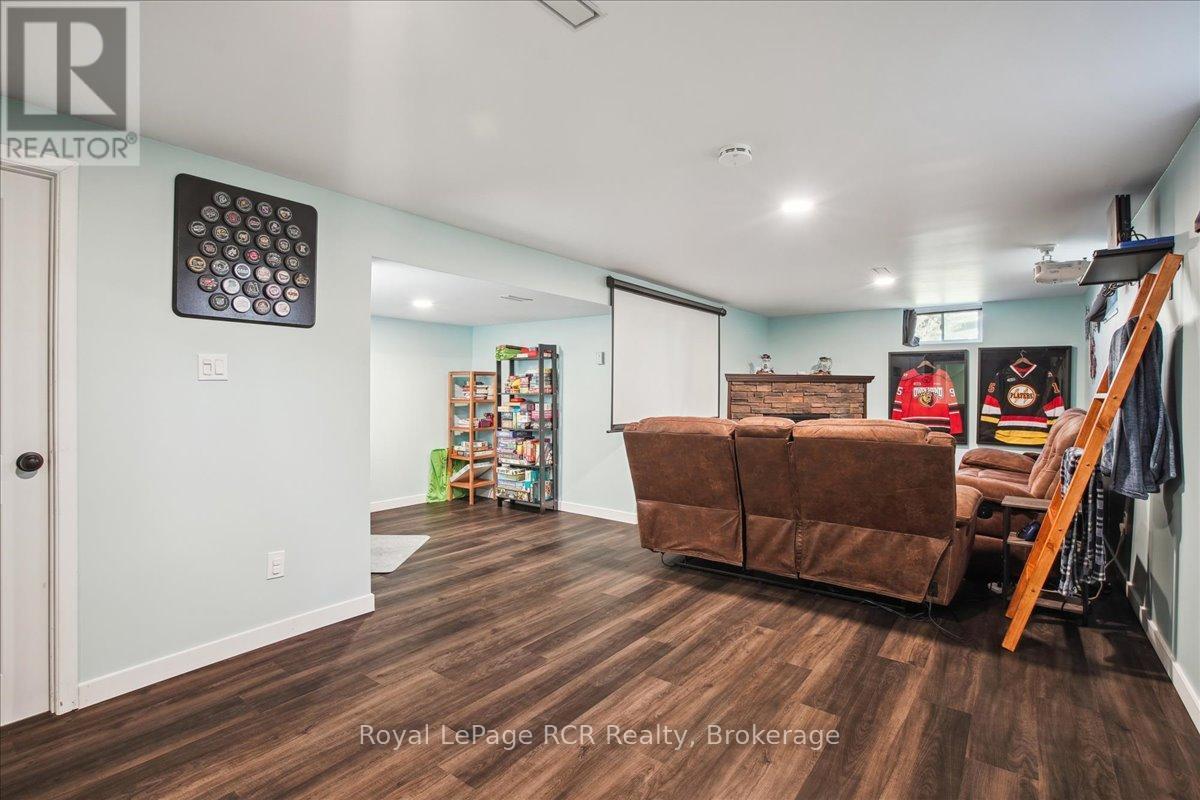 












685 5TH AVENUE W

,
Owen Sound,




Ontario
N4K5A2


