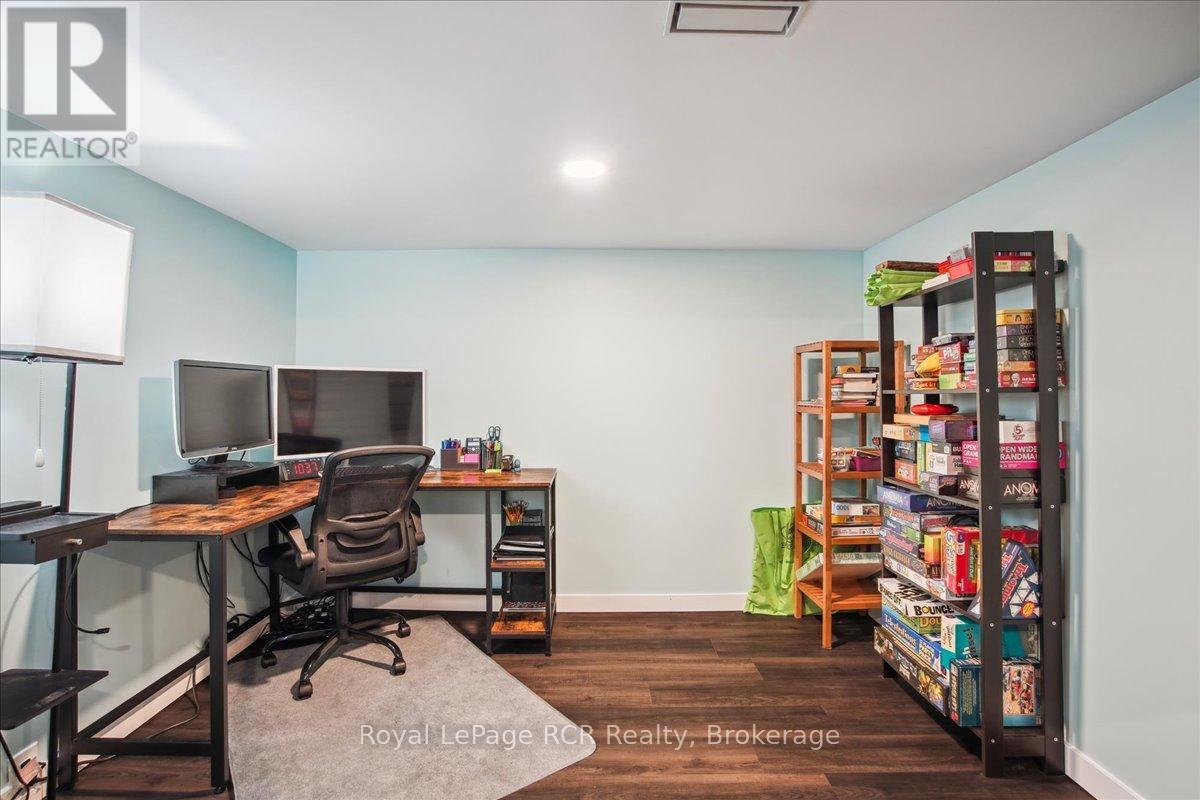 












685 5TH AVENUE W

,
Owen Sound,




Ontario
N4K5A2

