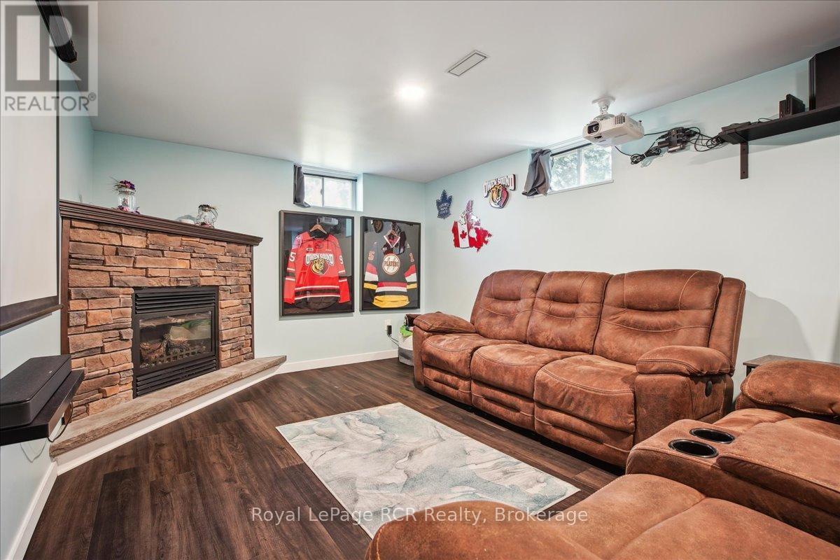 












685 5TH AVENUE W

,
Owen Sound,




Ontario
N4K5A2

