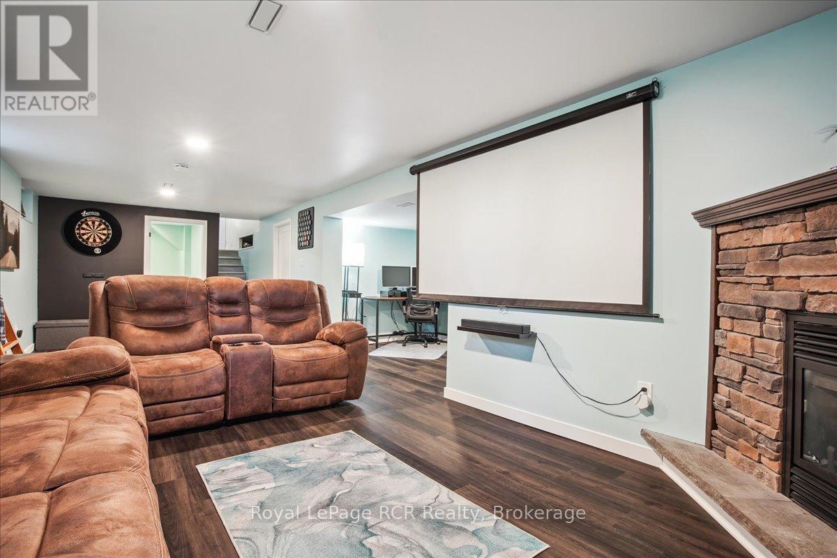 












685 5TH AVENUE W

,
Owen Sound,




Ontario
N4K5A2

