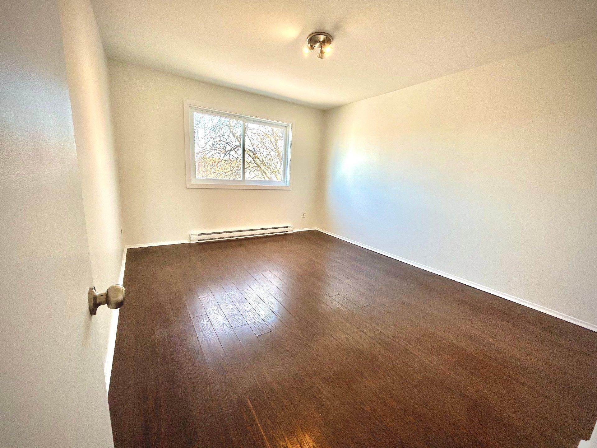 









2545


Rue Nantel

, 7,
Brossard,




QC
J4Y1R8


